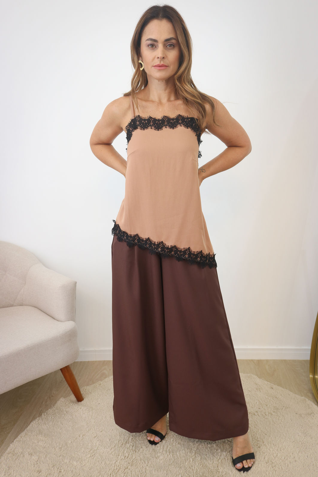 Blusa de Alças com Renda Tecido Plano Viscose - Mocca Blusa de Alças com Renda Tecido Plano Viscose - Mocca