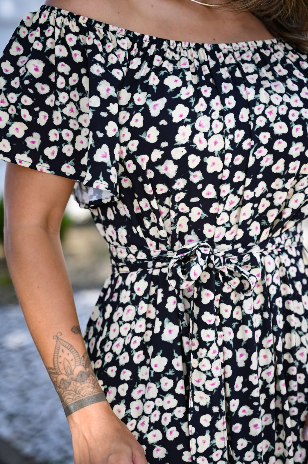 Vestido Ariana em Tecido Plano de Viscose - Estampa Digital Floral Liberty Fundo Preto Vestido Ariana em Tecido Plano de Viscose - Estampa Digital Floral Liberty Fundo Preto