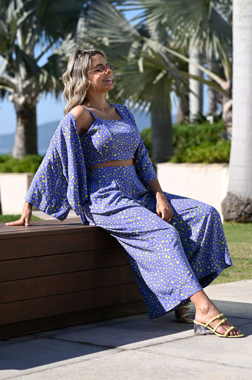 Calça Midi - Sofia - de Tecido de Viscose Estampado - Poá de Mini Corações Calça Midi - Sofia - de Tecido de Viscose Estampado - Poá de Mini Corações