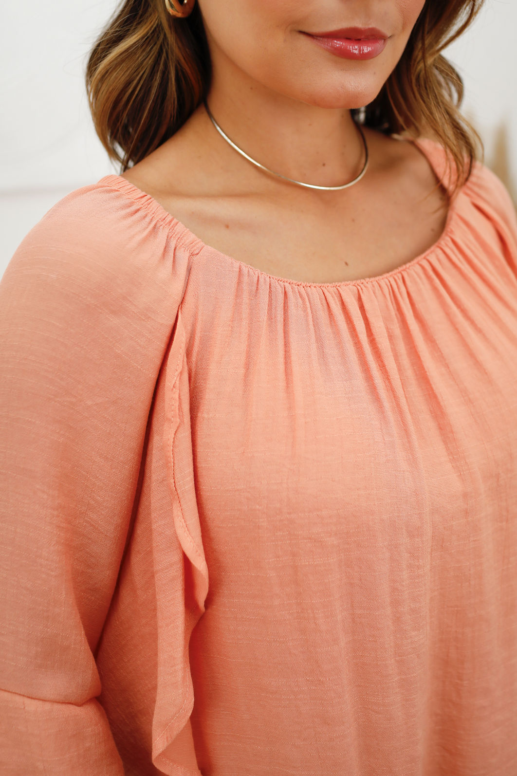 Vestido Babados de Cambraia de Viscose com Poliéster e Forro - Pêssego