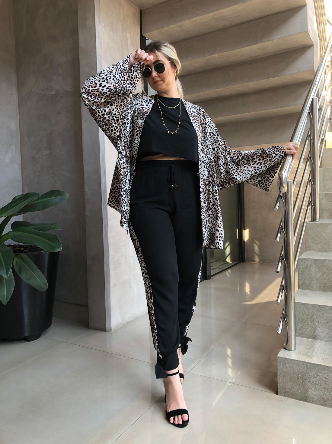 Calça Jasmine Preto com Listra de Onça Calça Jasmine Preto com Listra de Onça