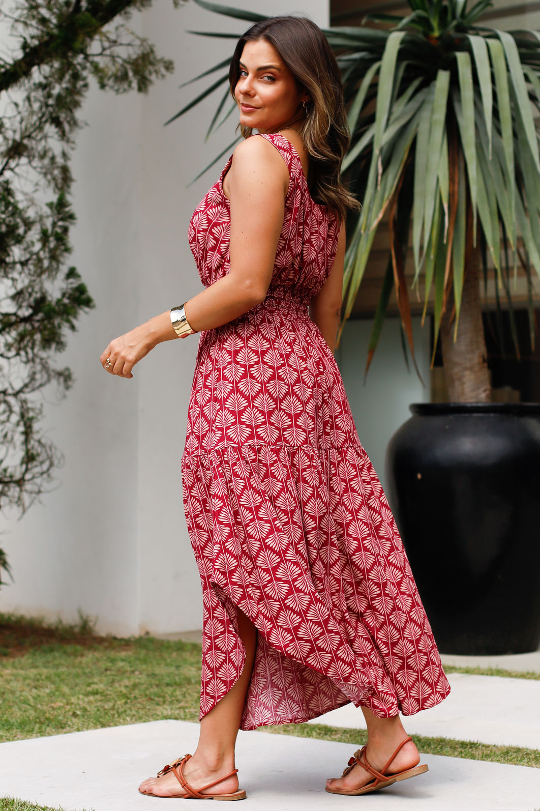 Vestido Amarilis - Tecido Plano de Viscose - Estampa Vintage Fundo Magenta Vestido Amarilis - Tecido Plano de Viscose - Estampa Vintage Fundo Magenta