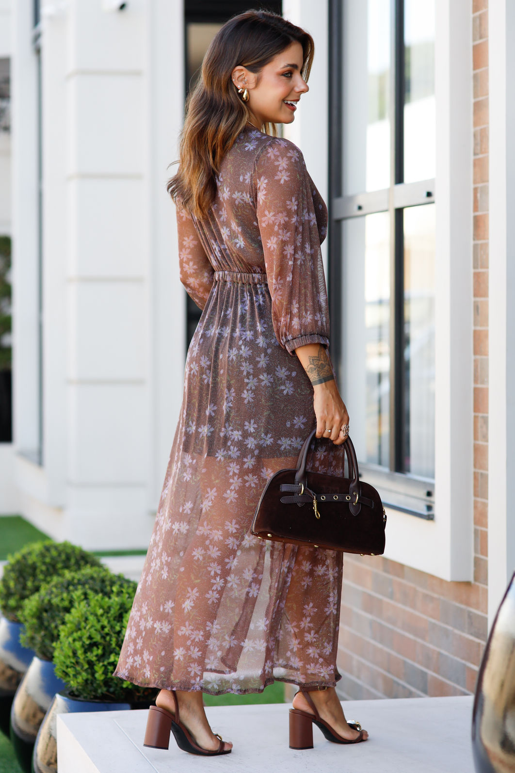 Vestido Emily em Tule Estampa Floral com Marrom - Com Forro