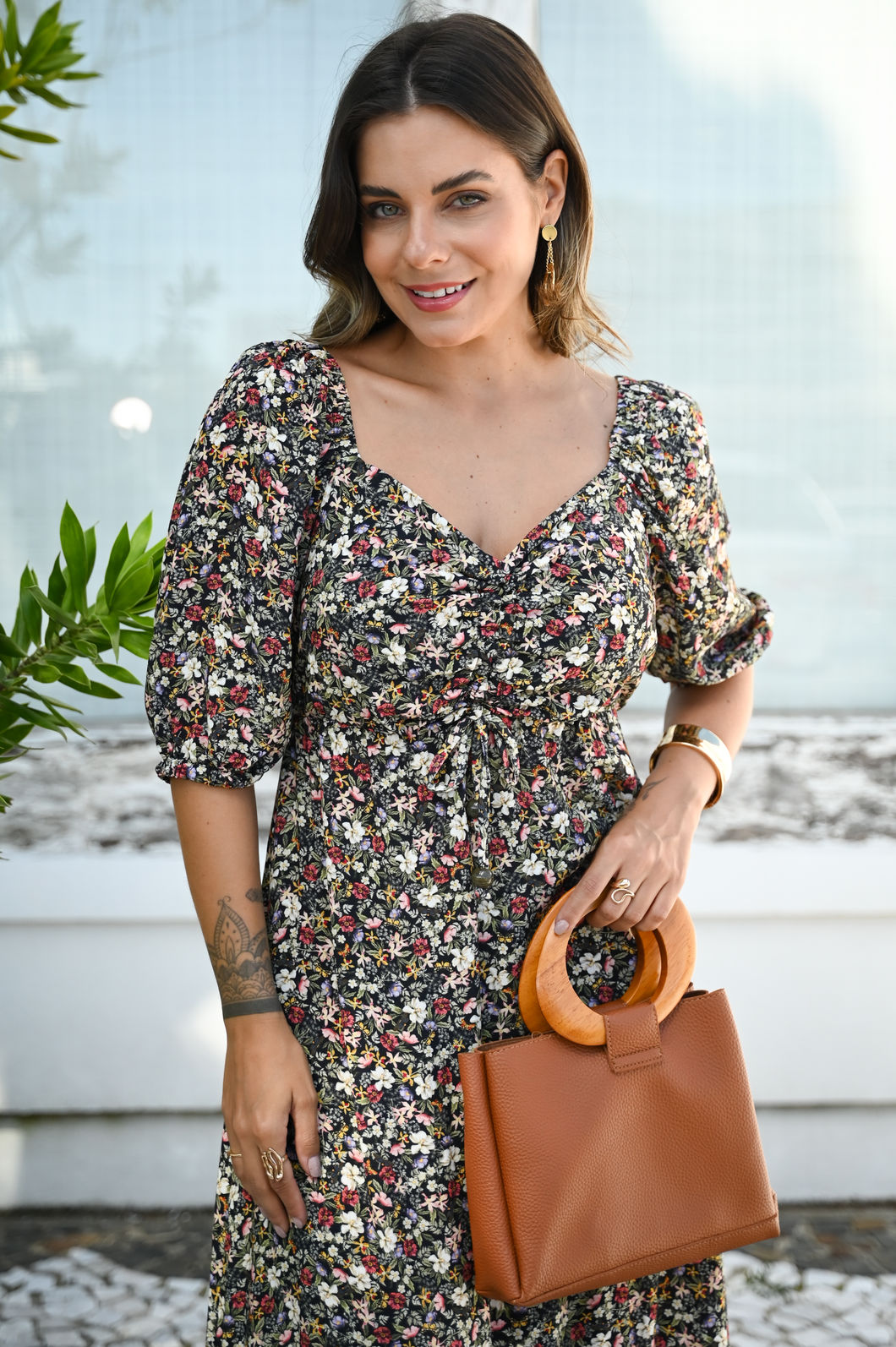 Vestido Faby em Tecido Plano de Viscose - Estampa Floral Liberty Fundo Preto Vestido Faby em Tecido Plano de Viscose - Estampa Floral Liberty Fundo Preto