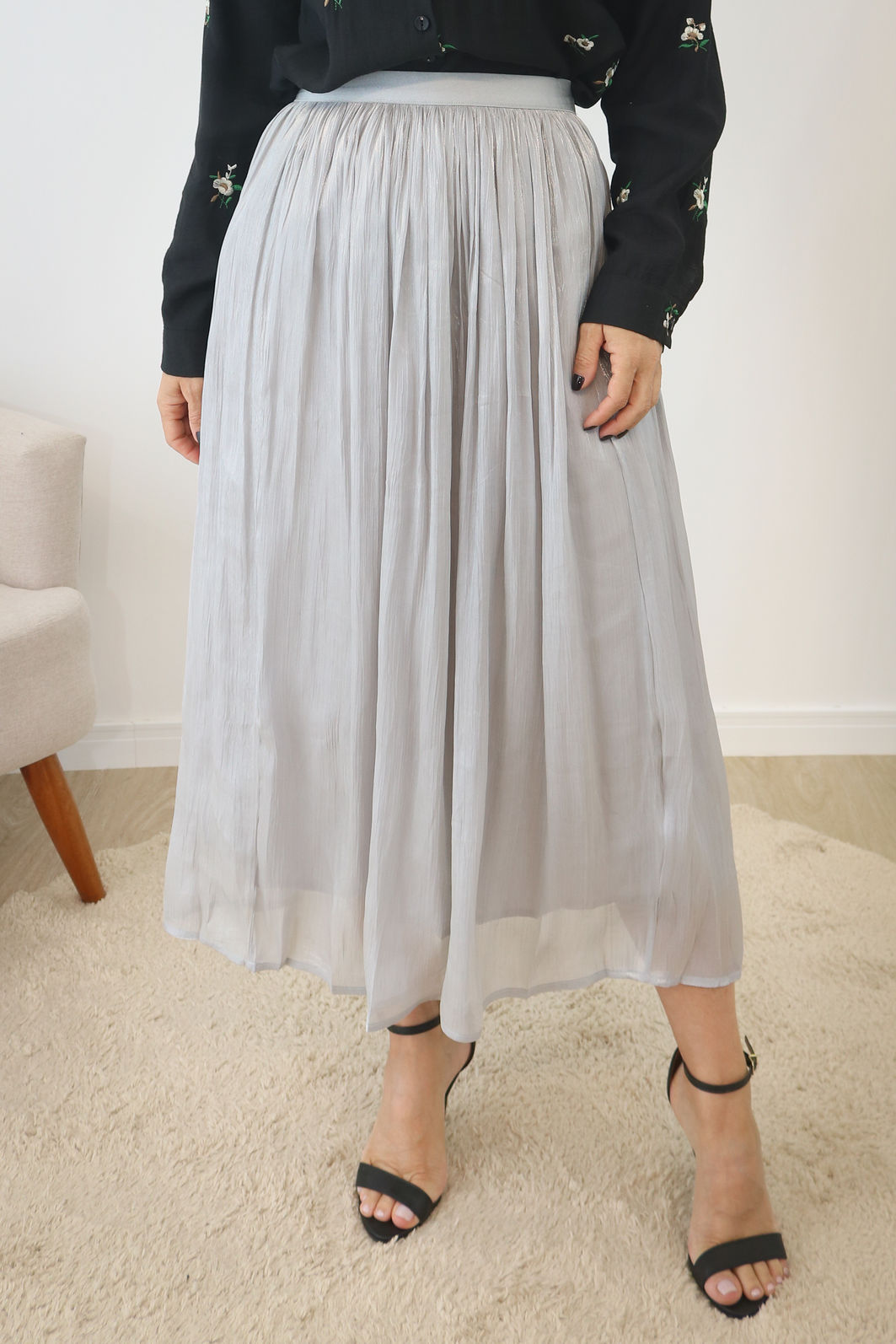 Saia Acetinada Midi Com Forro - Cinza Prateado