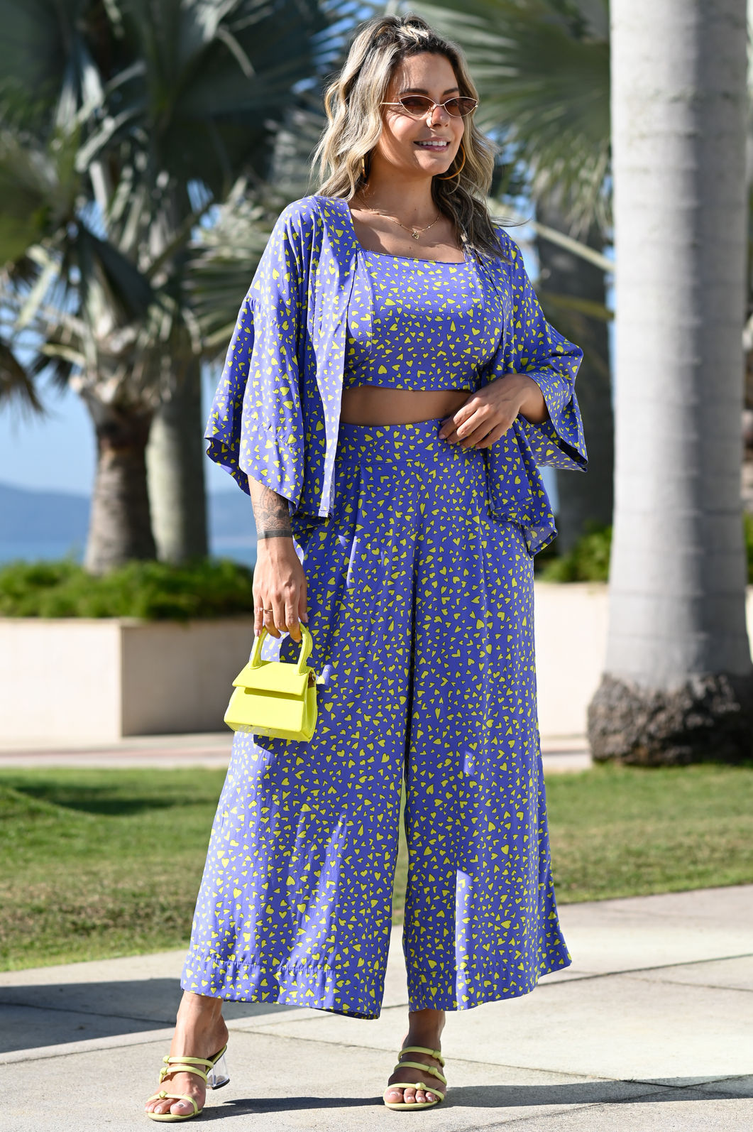 Kimono Sofia de Tecido de Viscose Estampado - Poá de Mini Corações Kimono Sofia de Tecido de Viscose Estampado - Poá de Mini Corações