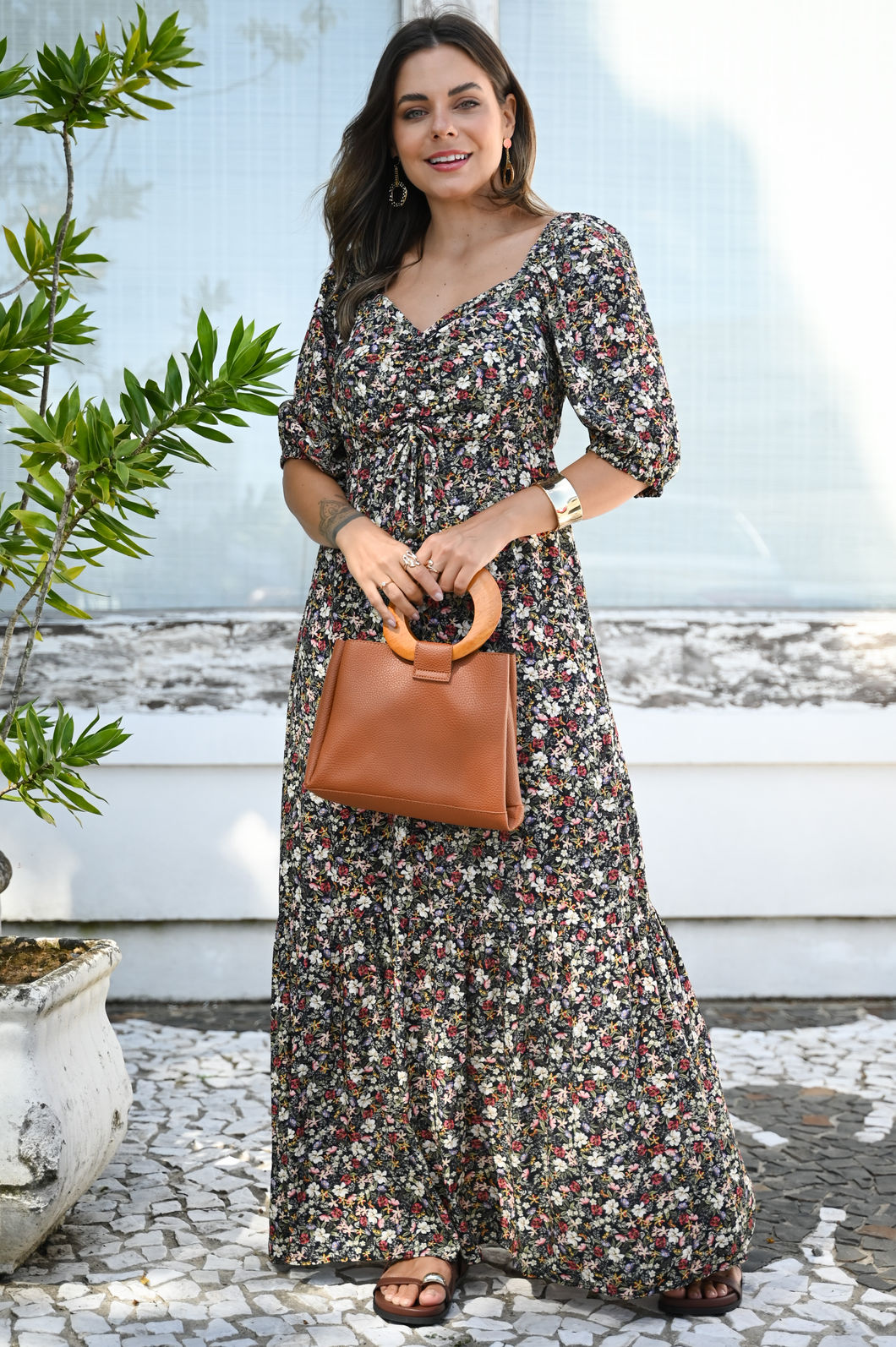 Vestido Faby em Tecido Plano de Viscose - Estampa Floral Liberty Fundo Preto Vestido Faby em Tecido Plano de Viscose - Estampa Floral Liberty Fundo Preto