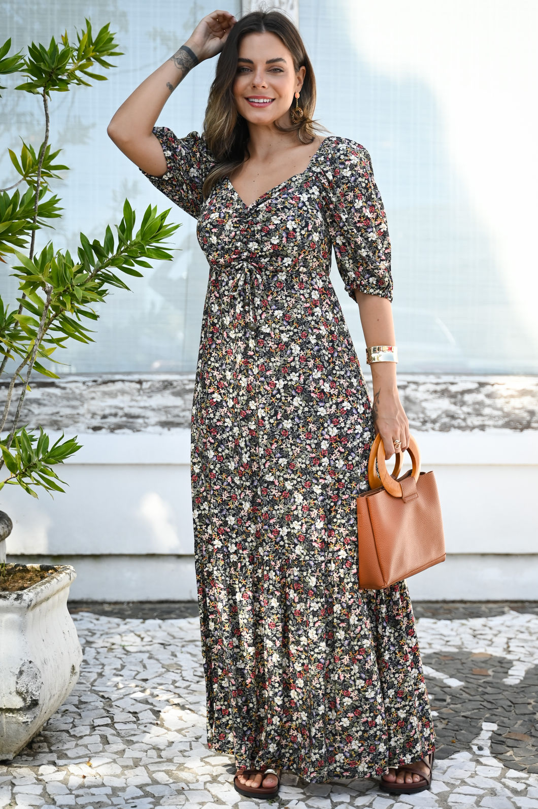 Vestido Faby em Tecido Plano de Viscose - Estampa Floral Liberty Fundo Preto Vestido Faby em Tecido Plano de Viscose - Estampa Floral Liberty Fundo Preto