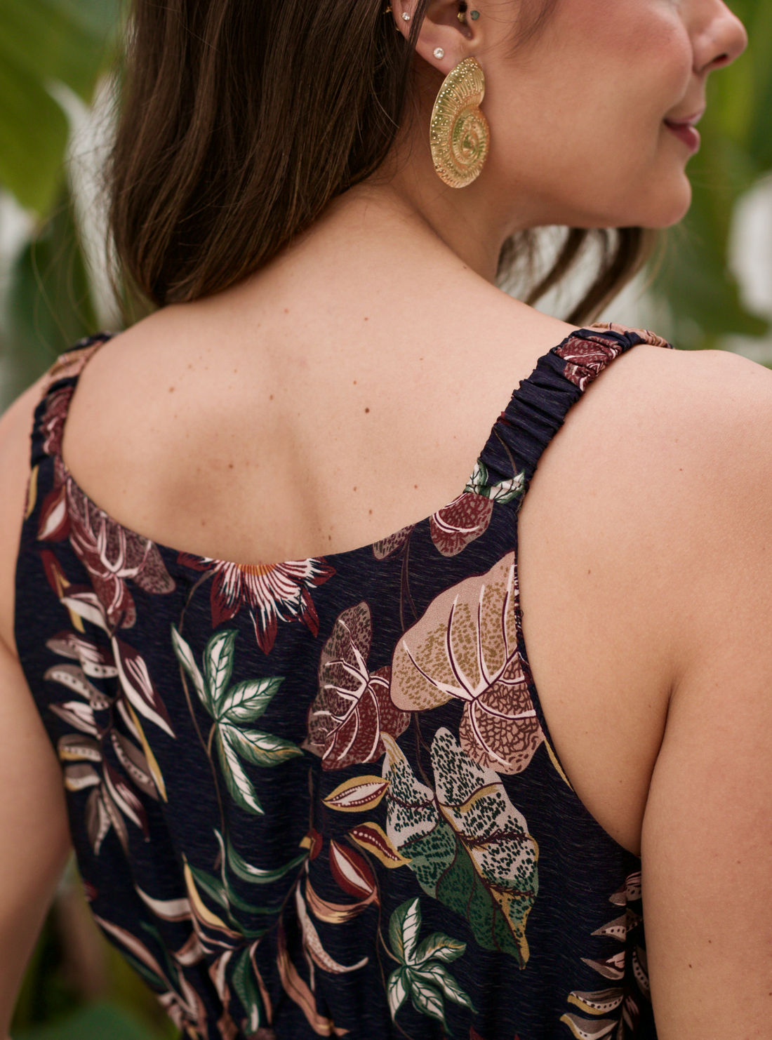 Vestido Betina - Tecido Plano de Viscose - Estampa Floral Fundo Preto