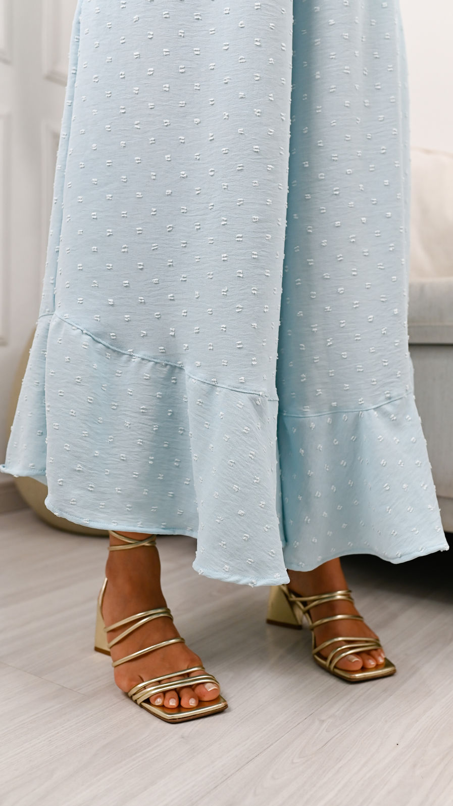 Calça de Tecido Plano Crepe Poá - Yasmin - Azul Claro Calça de Tecido Plano Crepe Poá - Yasmin - Azul Claro