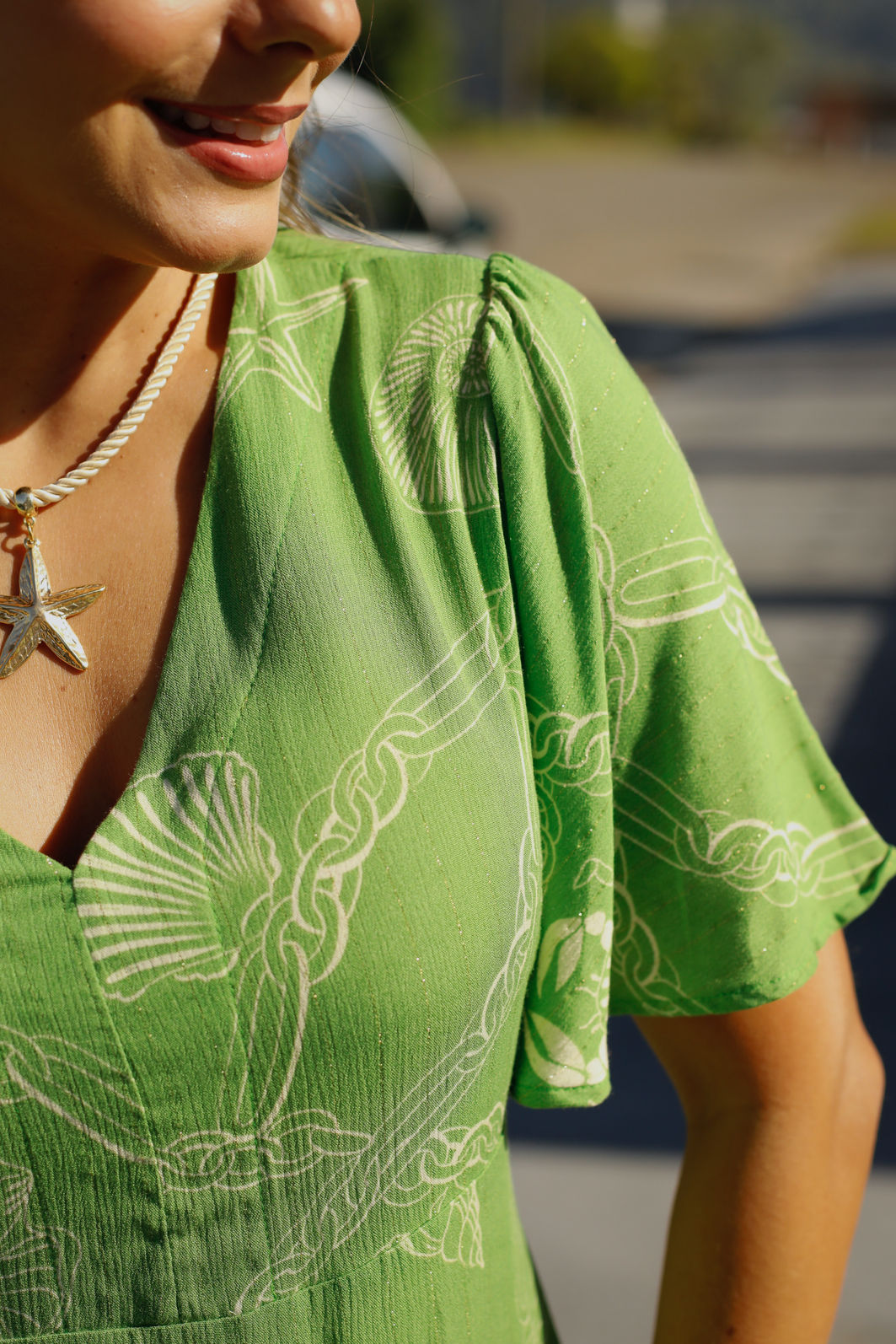 Vestido Sofia Midi em Tecido Plano de Viscose com Forro - Verde Estampa Fundo do Mar