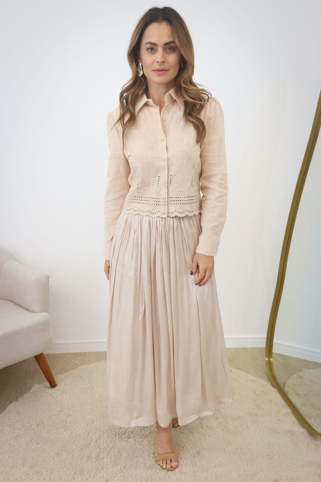 Saia Acetinada Midi Com Forro - Areia Saia Acetinada Midi Com Forro - Areia