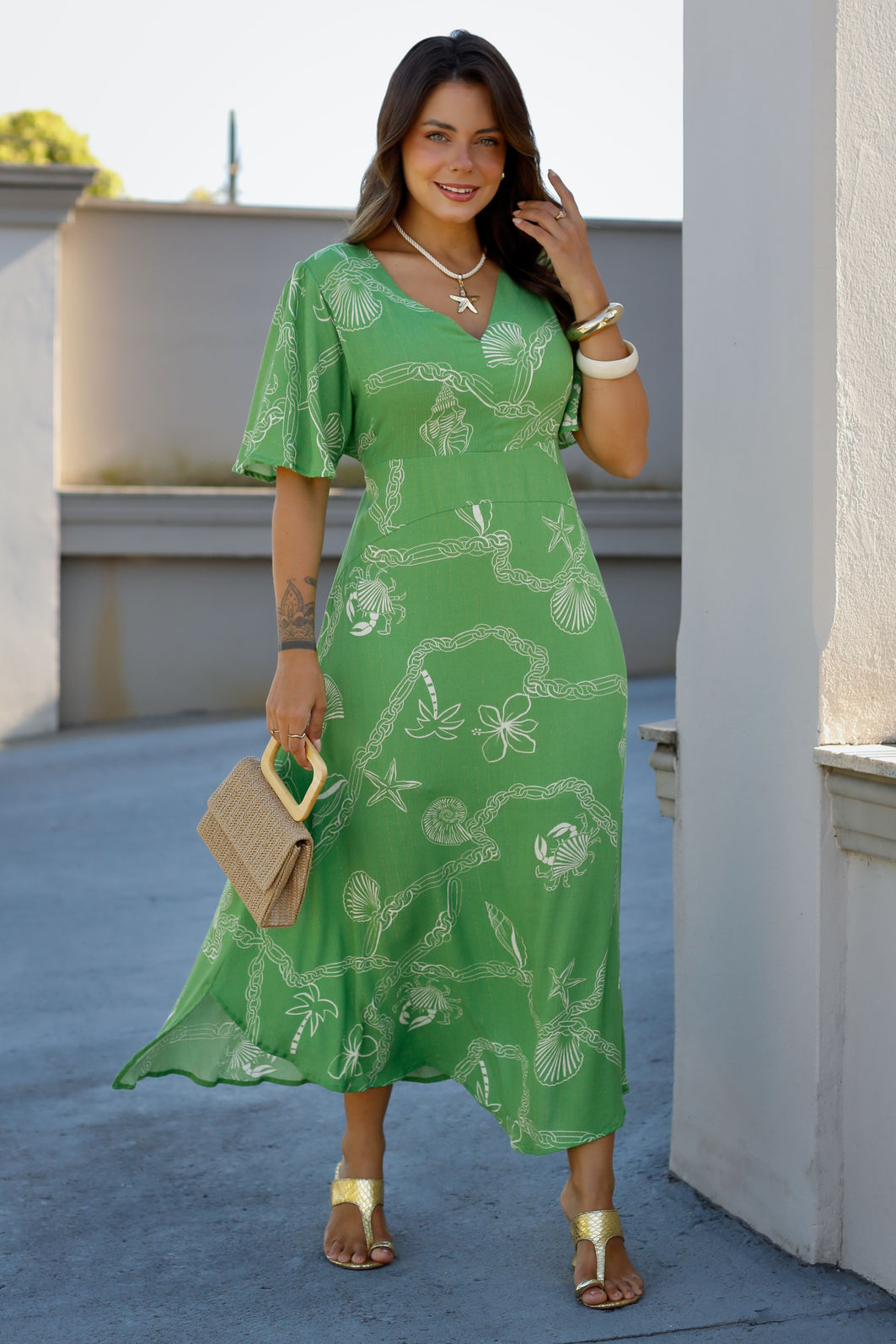 Vestido Sofia Midi em Tecido Plano de Viscose com Forro - Verde Estampa Fundo do Mar