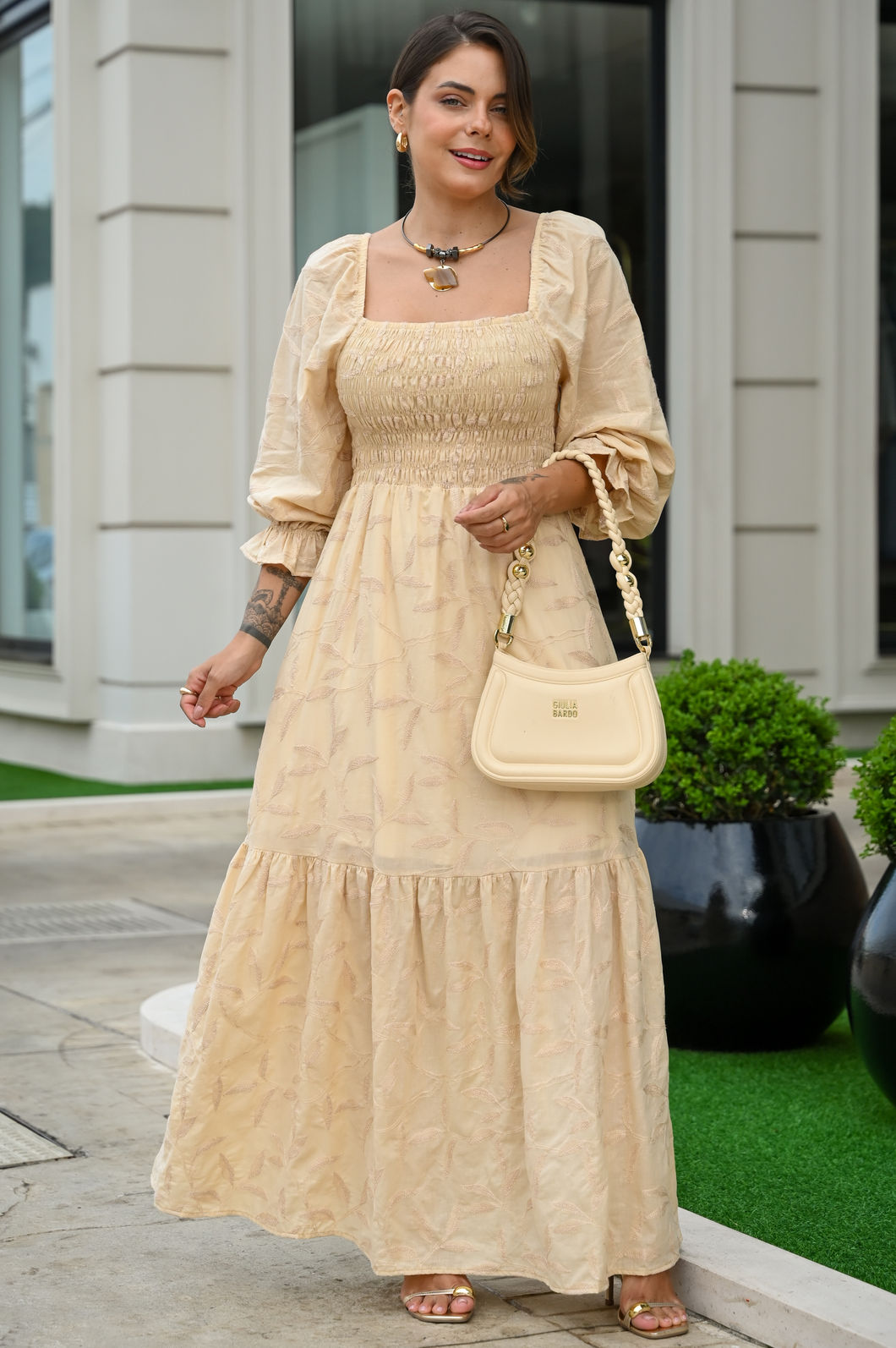 Vestido Juliana Bordado com Forro - Bege Areia