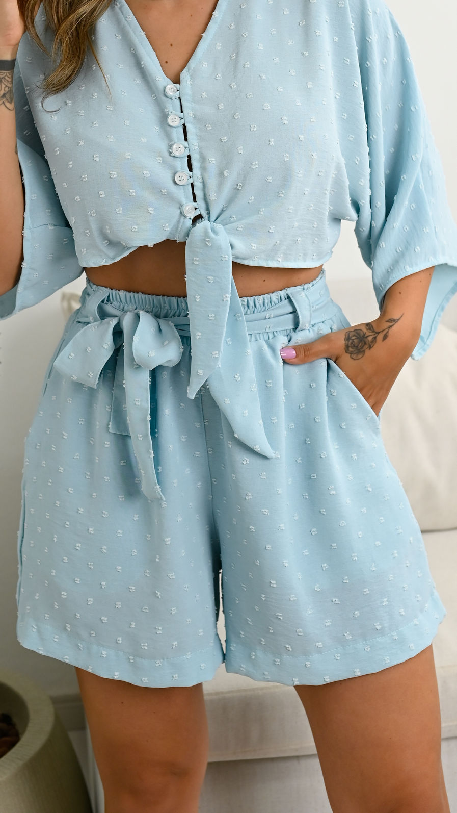 Shorts Yasmin Tecido Crepe Poá - Azul Claro Shorts Yasmin Tecido Crepe Poá - Azul Claro