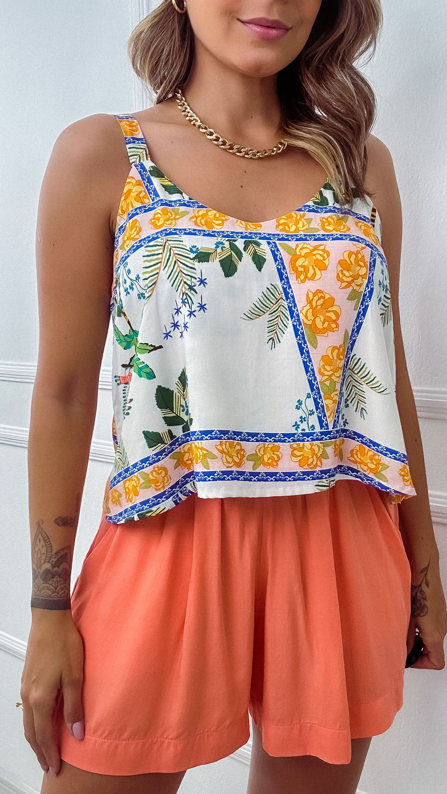 Blusa de Alça Aurora em Viscose - Estampa Tropical Geométrico Blusa de Alça Aurora em Viscose - Estampa Tropical Geométrico