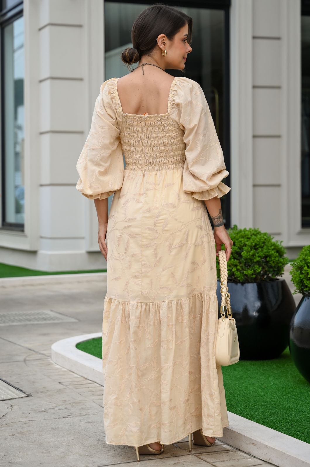 Vestido Juliana Bordado com Forro - Bege Areia