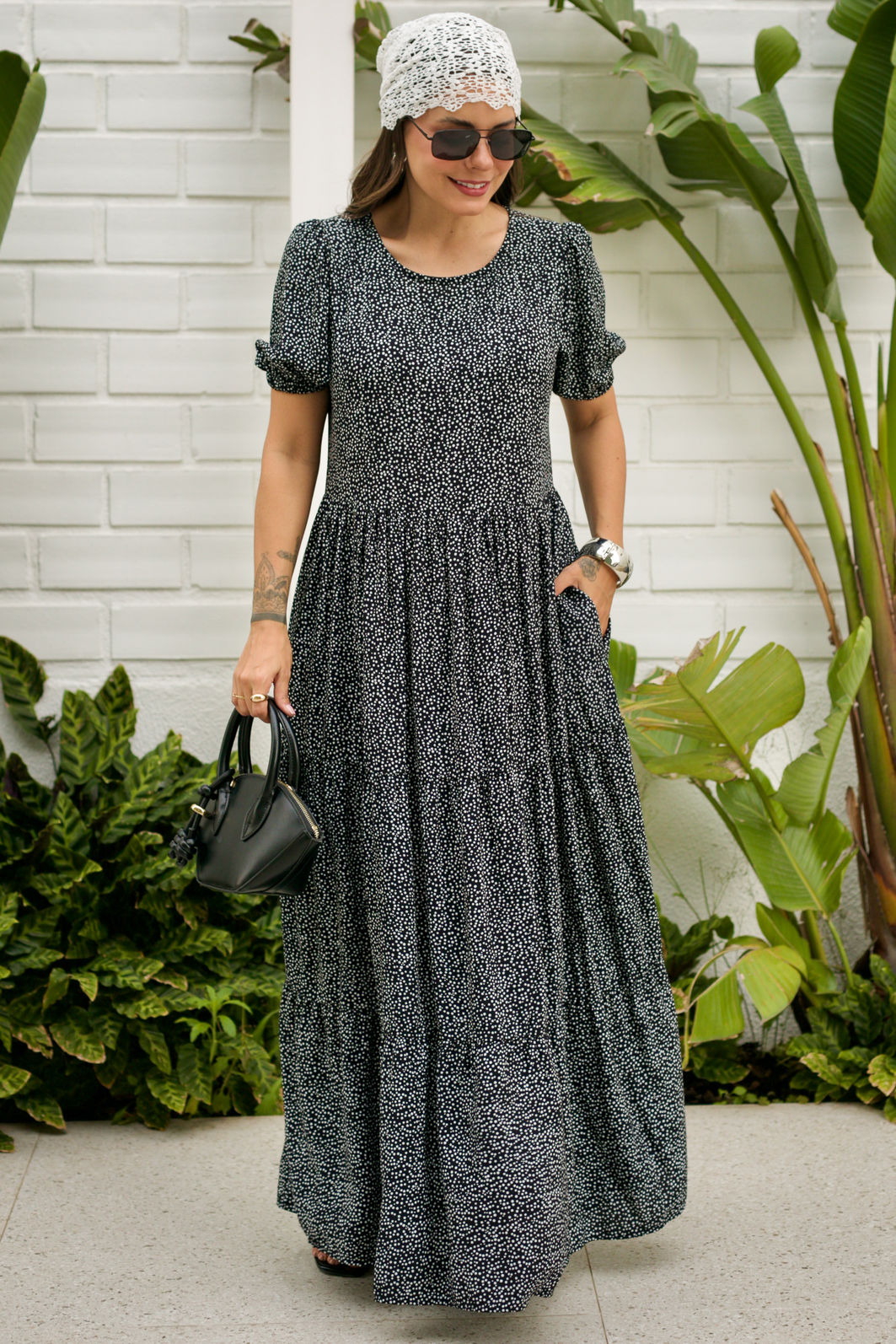 Vestido Ketlin em Tecido Plano de Viscose Preto com Poá Branco Vestido Ketlin em Tecido Plano de Viscose Preto com Poá Branco