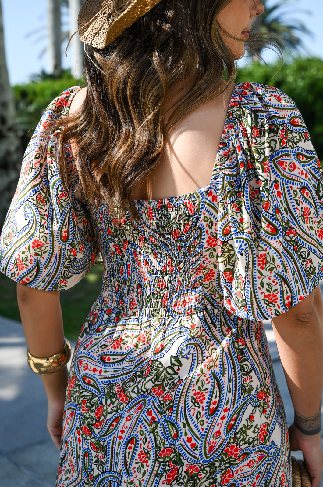 Vestido Nina em Tecido Plano de Viscose Estampa Paisley Fundo Off White - Com Forro