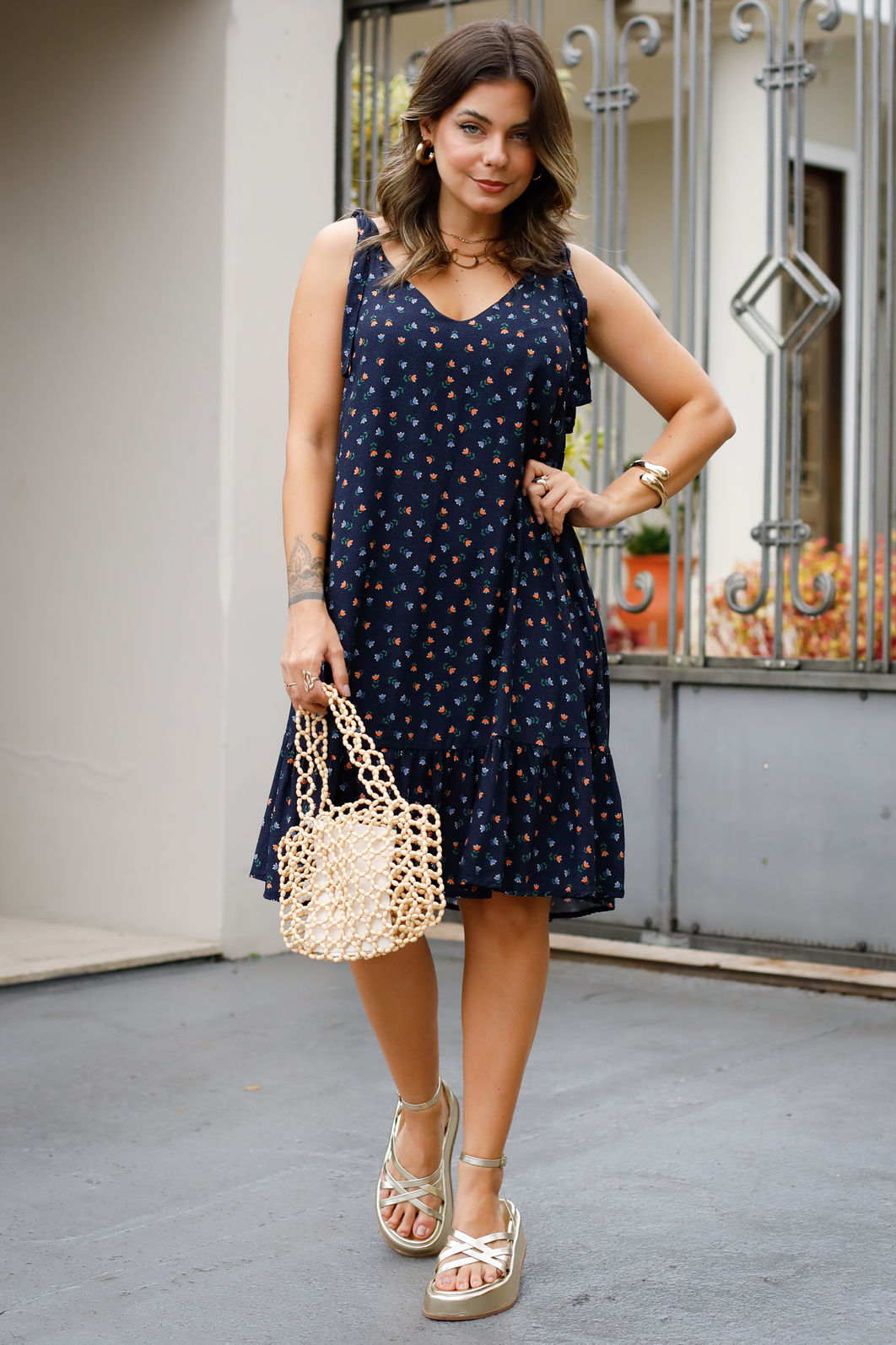 Vestido Sabrina - Tecido Plano de Viscose com Amarração - Floral Liberty Fundo Marinho