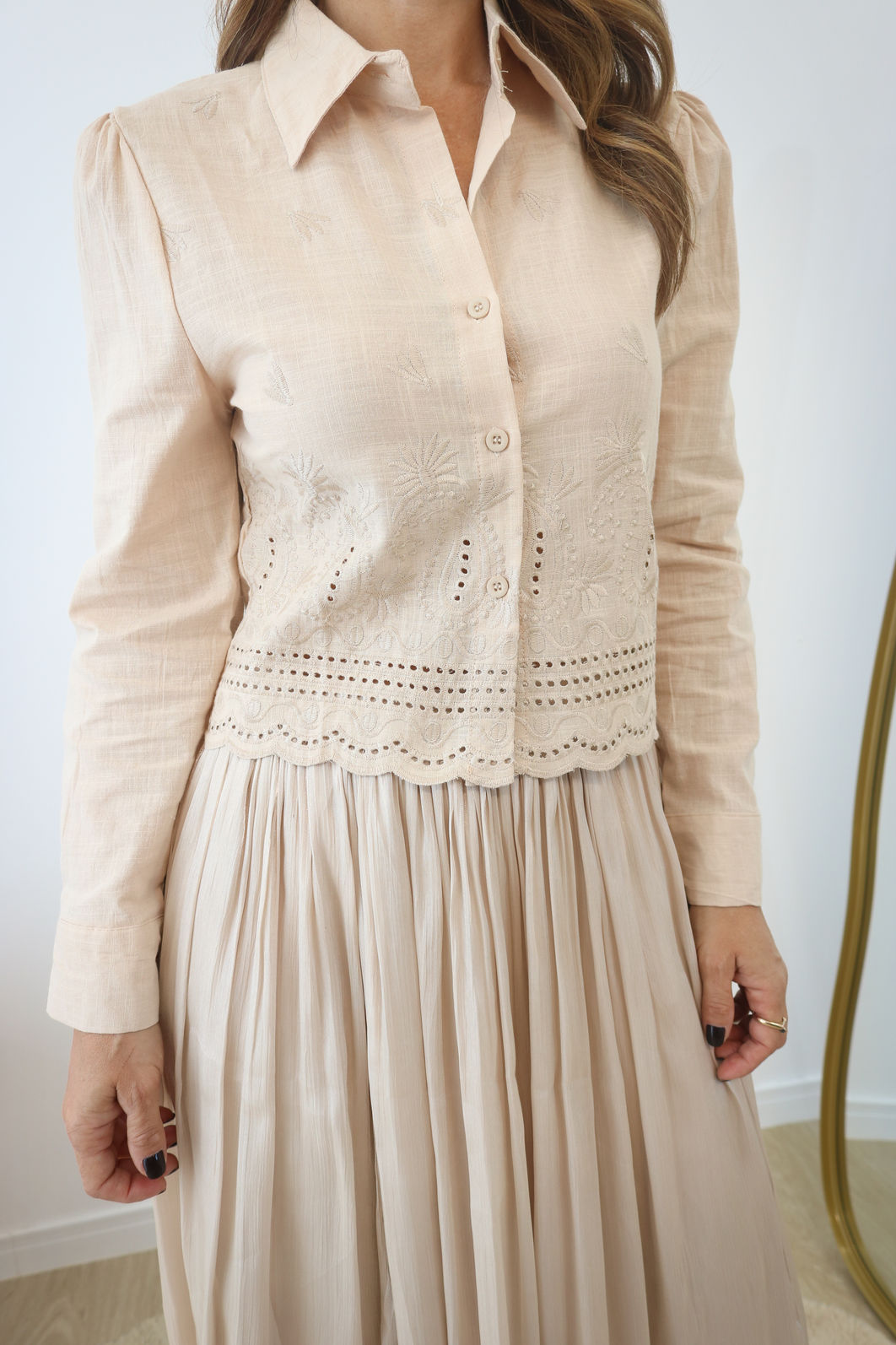 Saia Acetinada Midi Com Forro - Areia Saia Acetinada Midi Com Forro - Areia