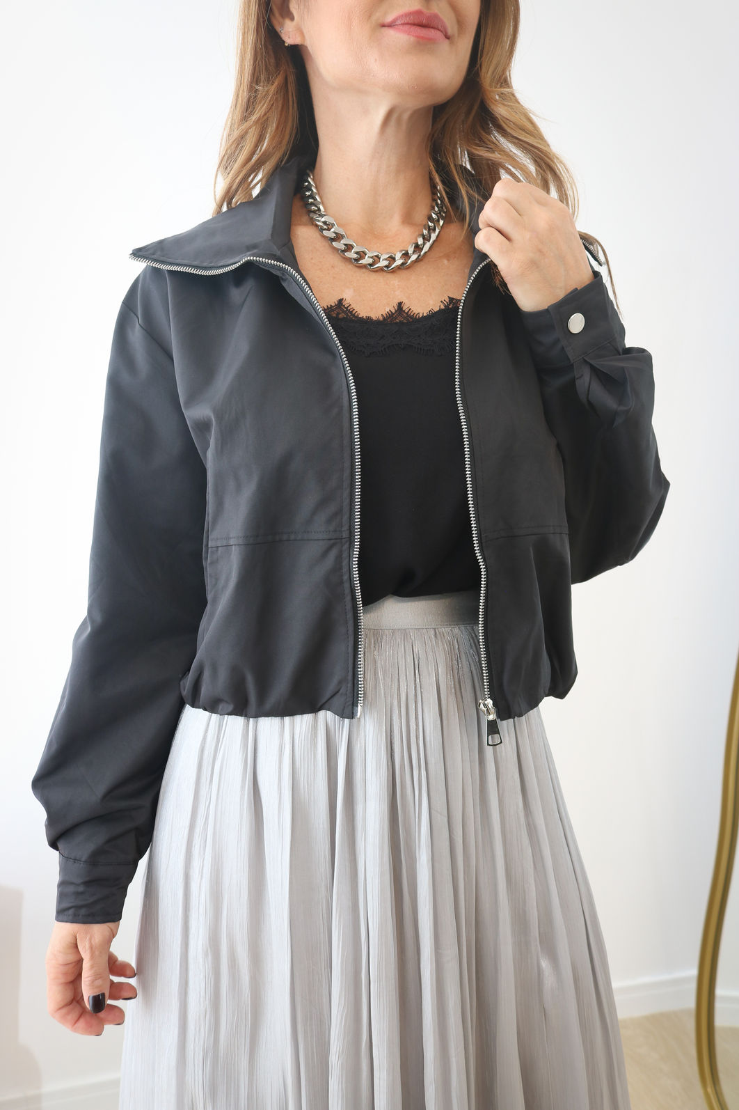 Jaqueta Com Ziper Metal Cropped - Preta Jaqueta Com Ziper Metal Cropped - Preta