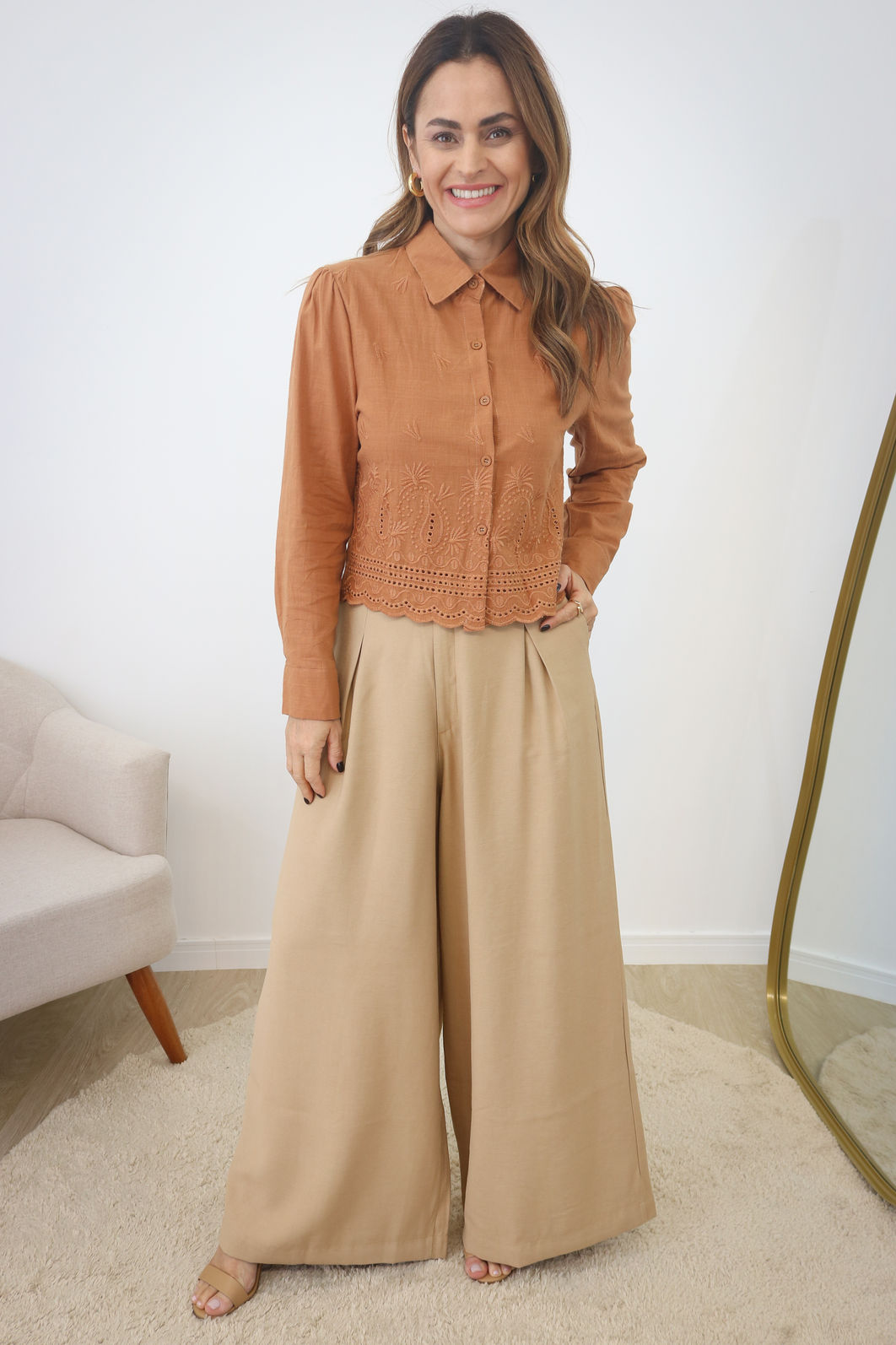 Camisa Alfaiataria com Bordado - Terroso Camisa Alfaiataria com Bordado - Terroso