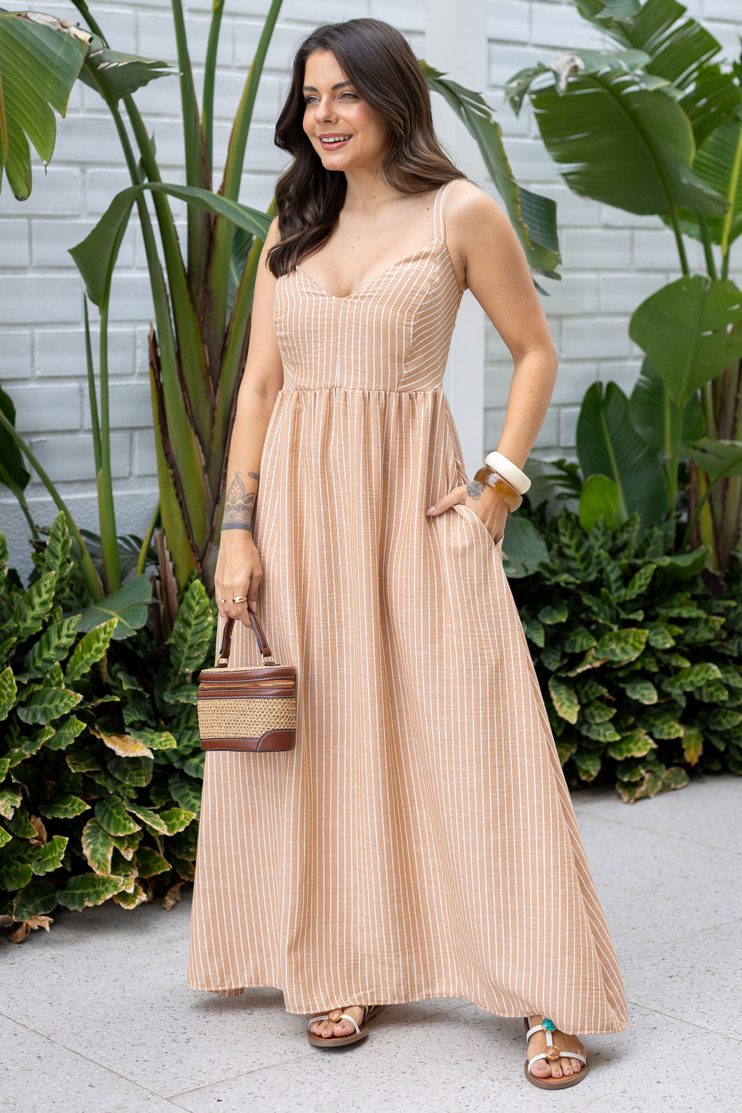 Vestido Mayra em Tecido Plano - Listrado Bege com Branco Vestido Mayra em Tecido Plano - Listrado Bege com Branco