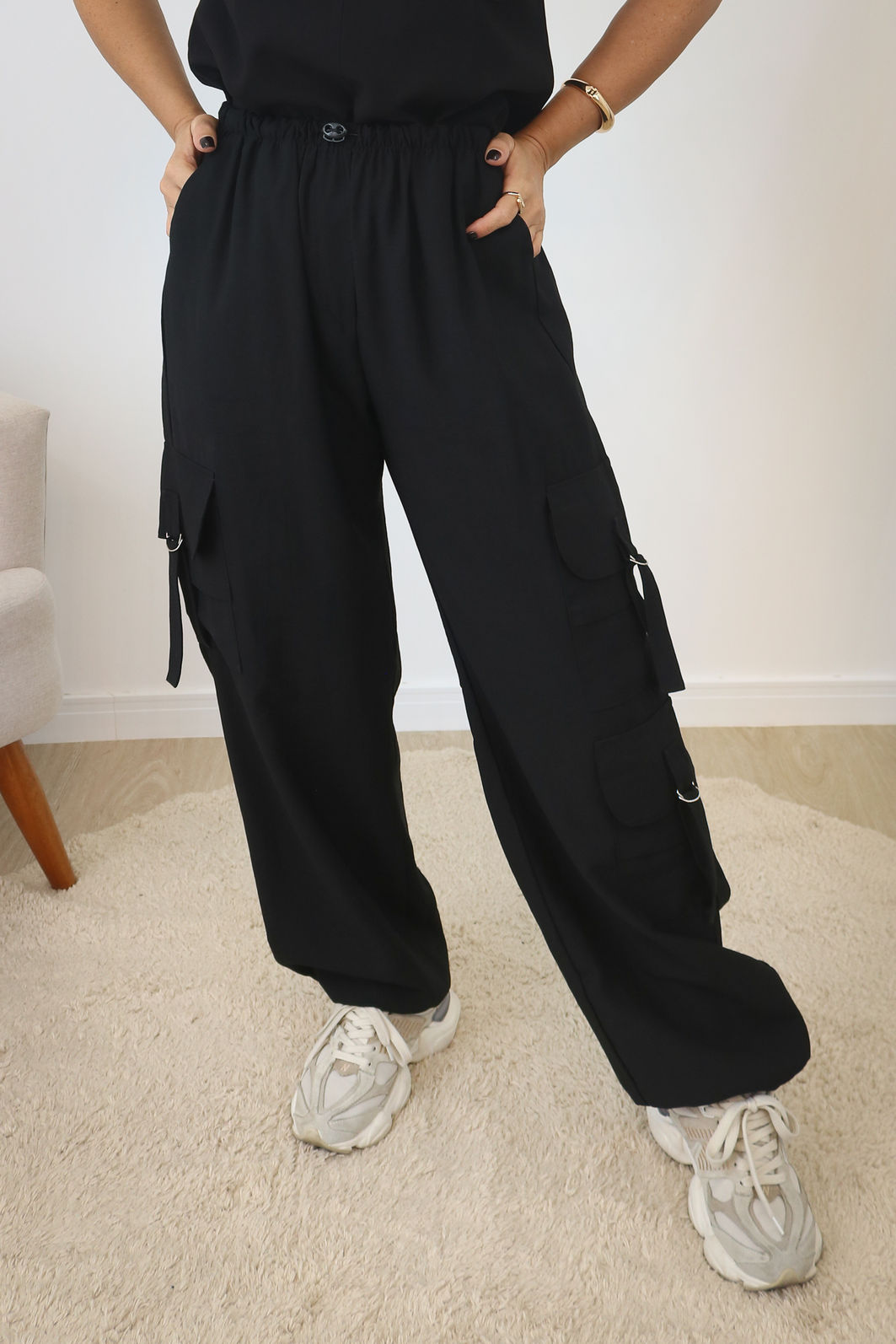 Calça Cargo com Five Pockets e Ajustes - Preto Calça Cargo com Five Pockets e Ajustes - Preto