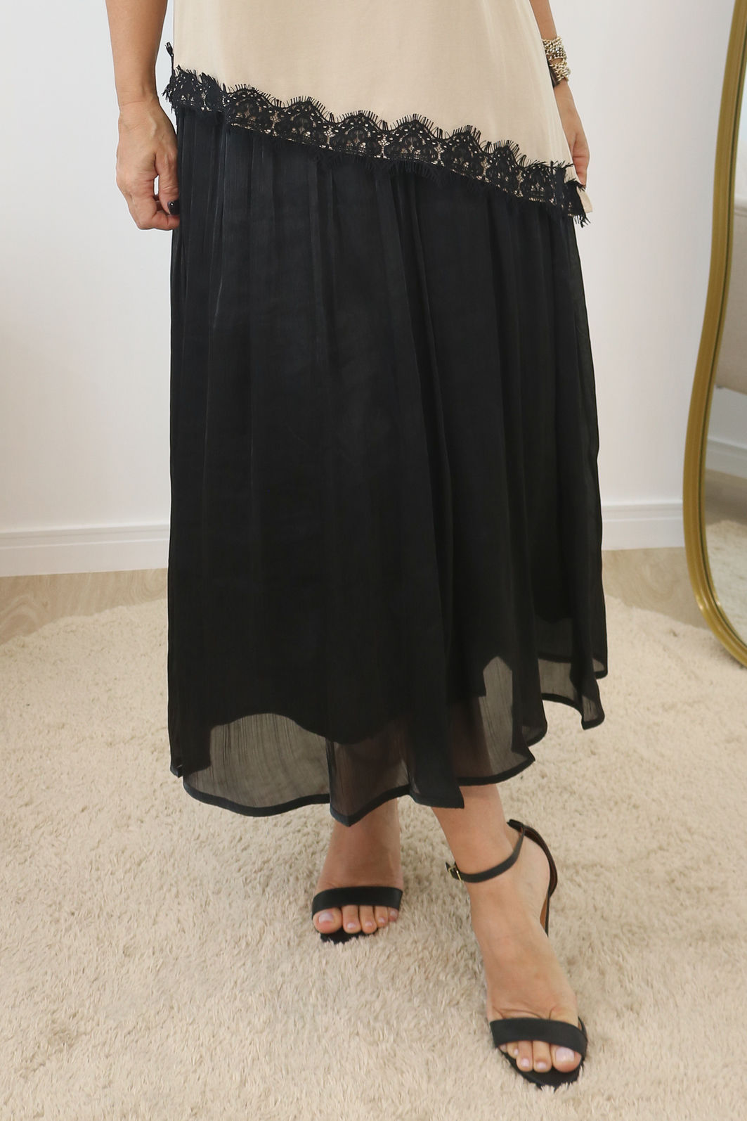 Saia Acetinada Midi Com Forro - Preto