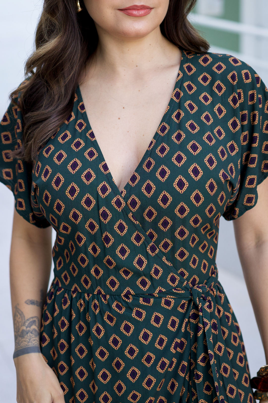 Vestido Dany - Tecido Plano de Viscose - Estampa Gravataria Verde Vestido Dany - Tecido Plano de Viscose - Estampa Gravataria Verde