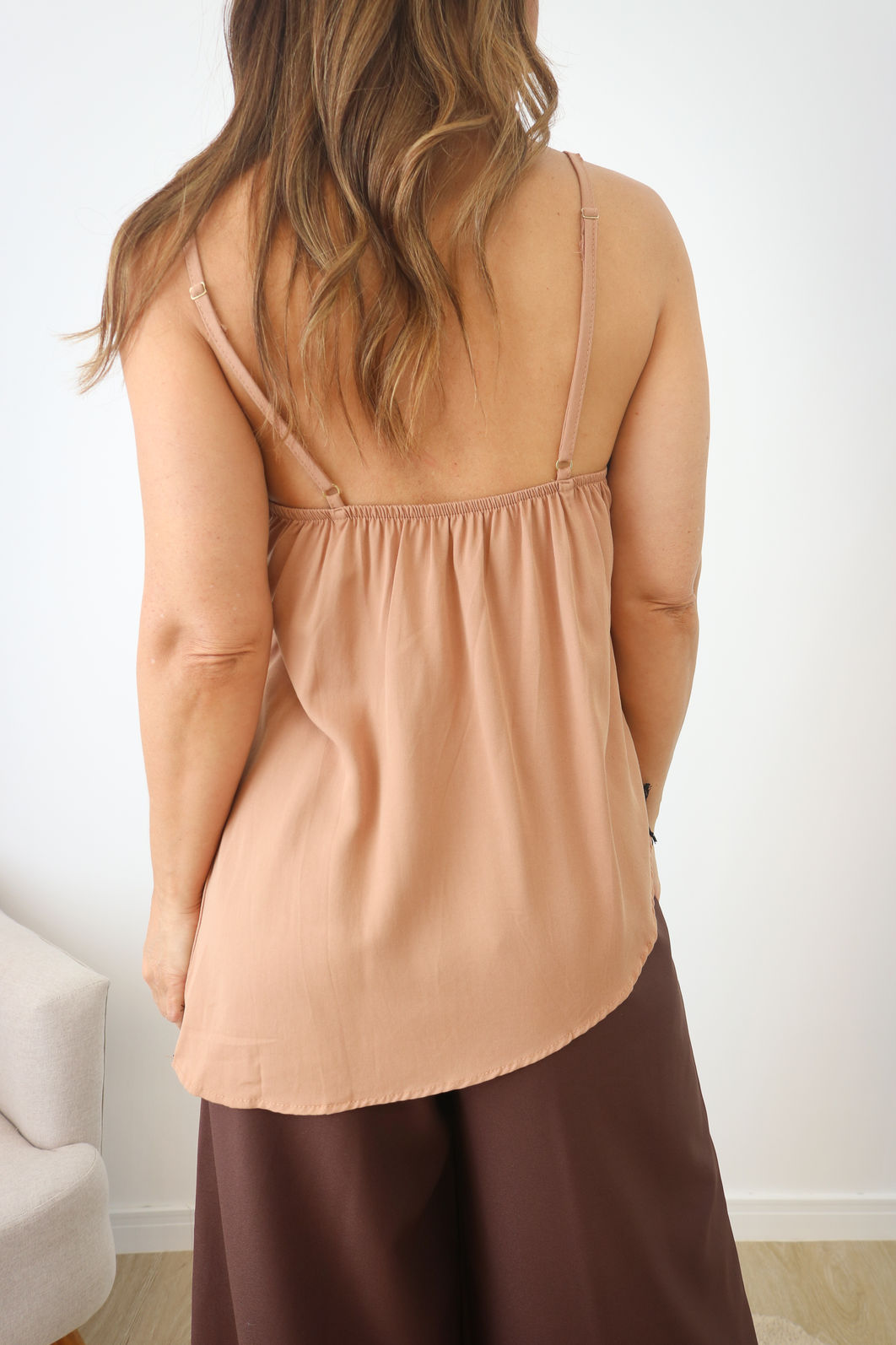 Blusa de Alças com Renda Tecido Plano Viscose - Mocca Blusa de Alças com Renda Tecido Plano Viscose - Mocca