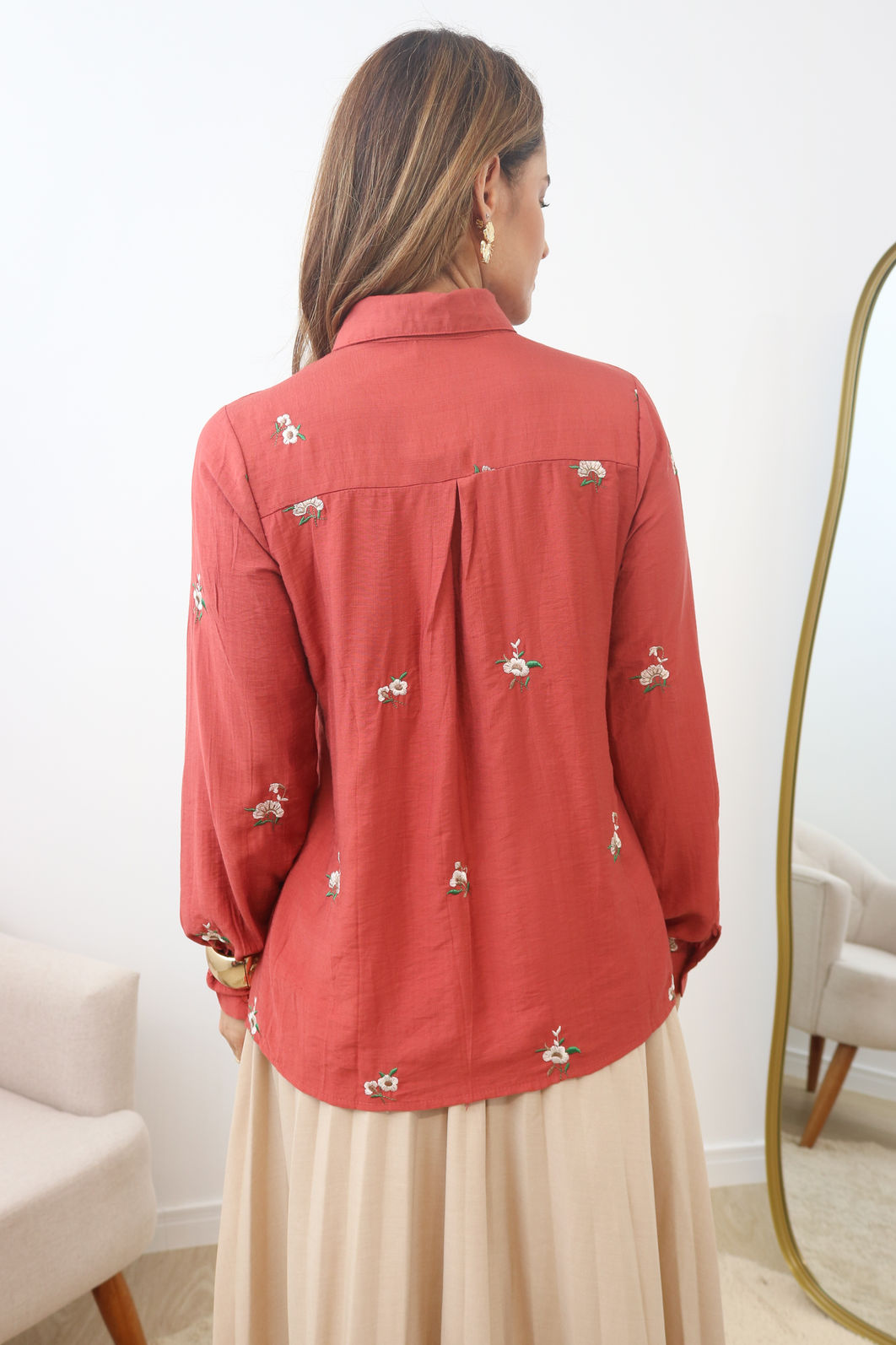 Camisa Bordada Tecido Plano  - Argila