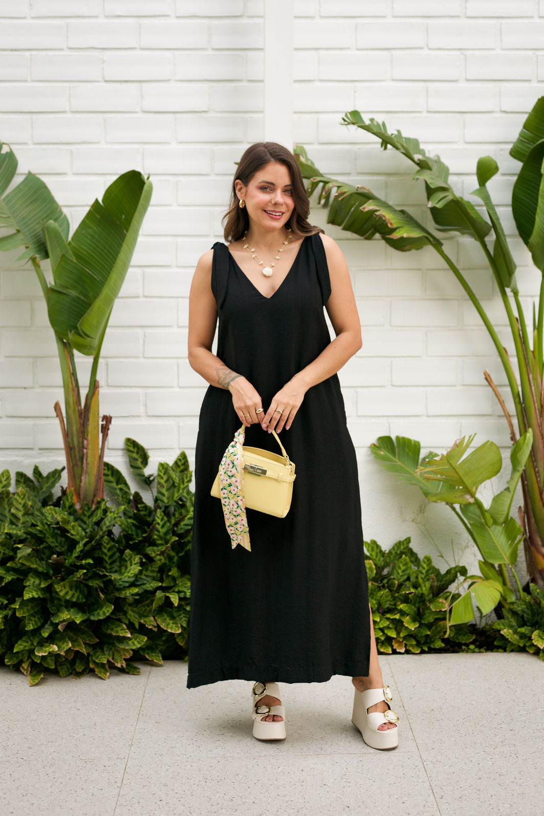 Vestido Alice Tecido Plano com Alças de Amarrar - Preto Vestido Alice Tecido Plano com Alças de Amarrar - Preto