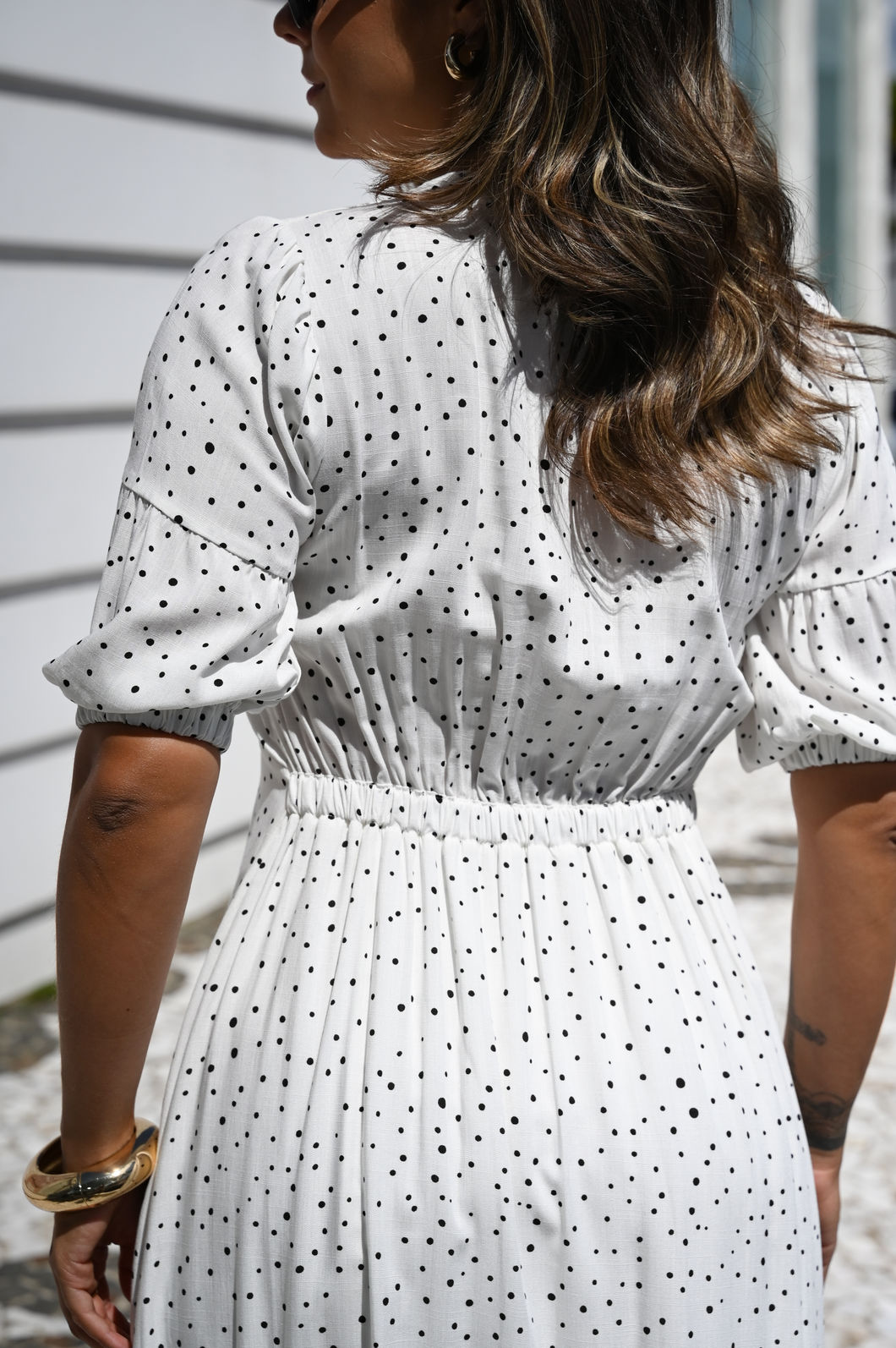 Vestido Emily em Tecido Plano de Viscose - Manga 3/4 - Estampa Poá Fundo Branco COM FORRO Vestido Emily em Tecido Plano de Viscose - Manga 3/4 - Estampa Poá Fundo Branco COM FORRO