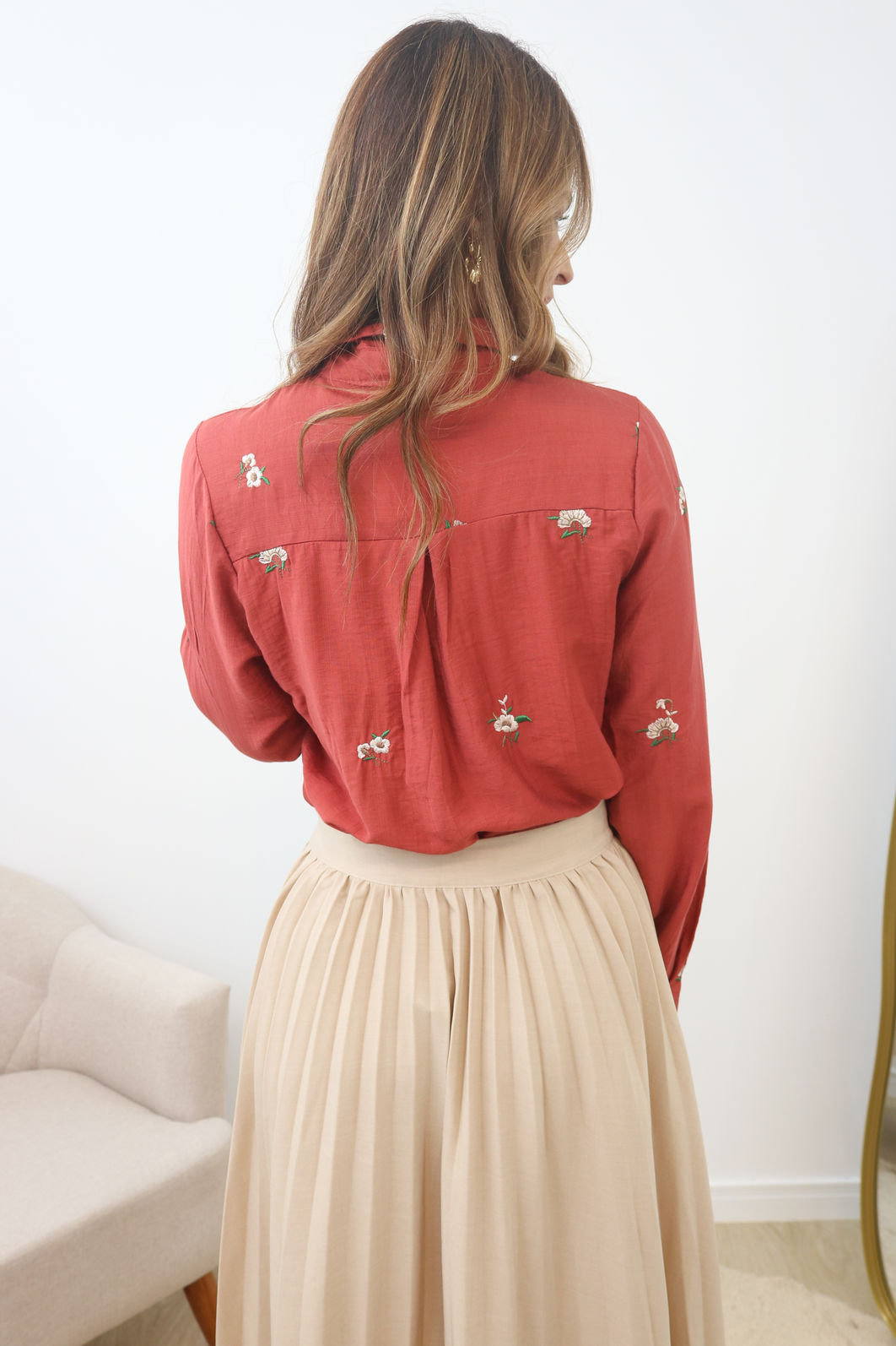 Camisa Bordada Tecido Plano  - Argila