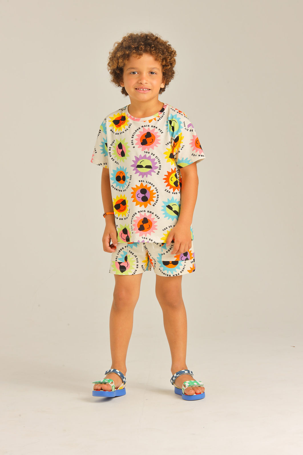 CAMISETA UNISSEX SOL COLORIDO