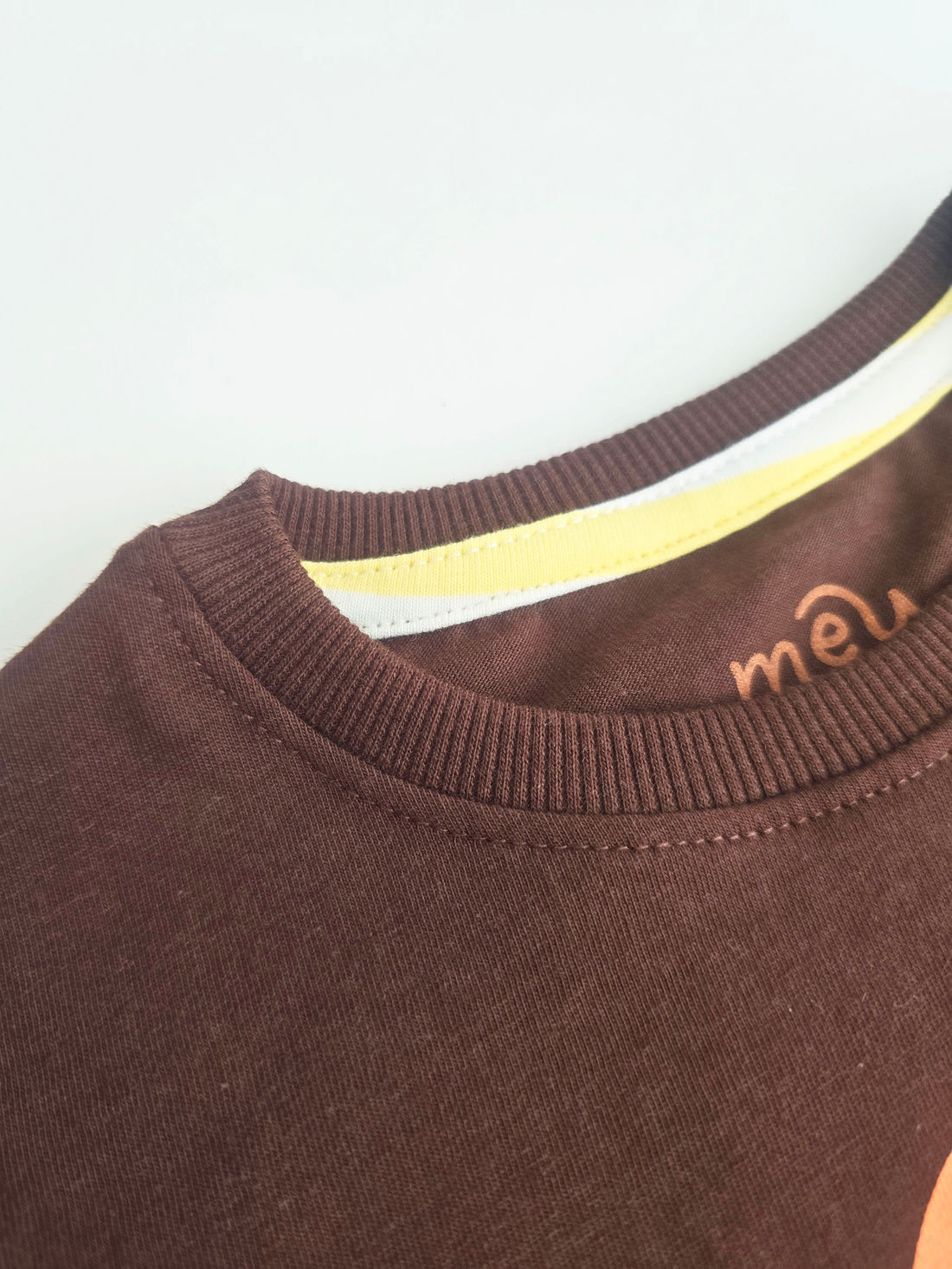 CAMISETA UNISSEX MARROM VOCÊ ME FAZ SORRIR