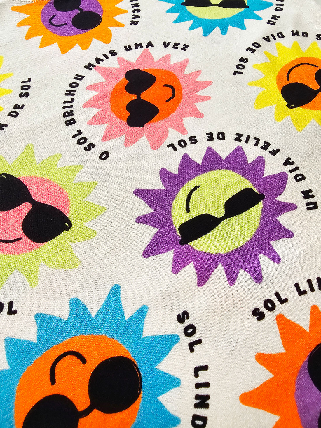 CAMISETA UNISSEX SOL COLORIDO