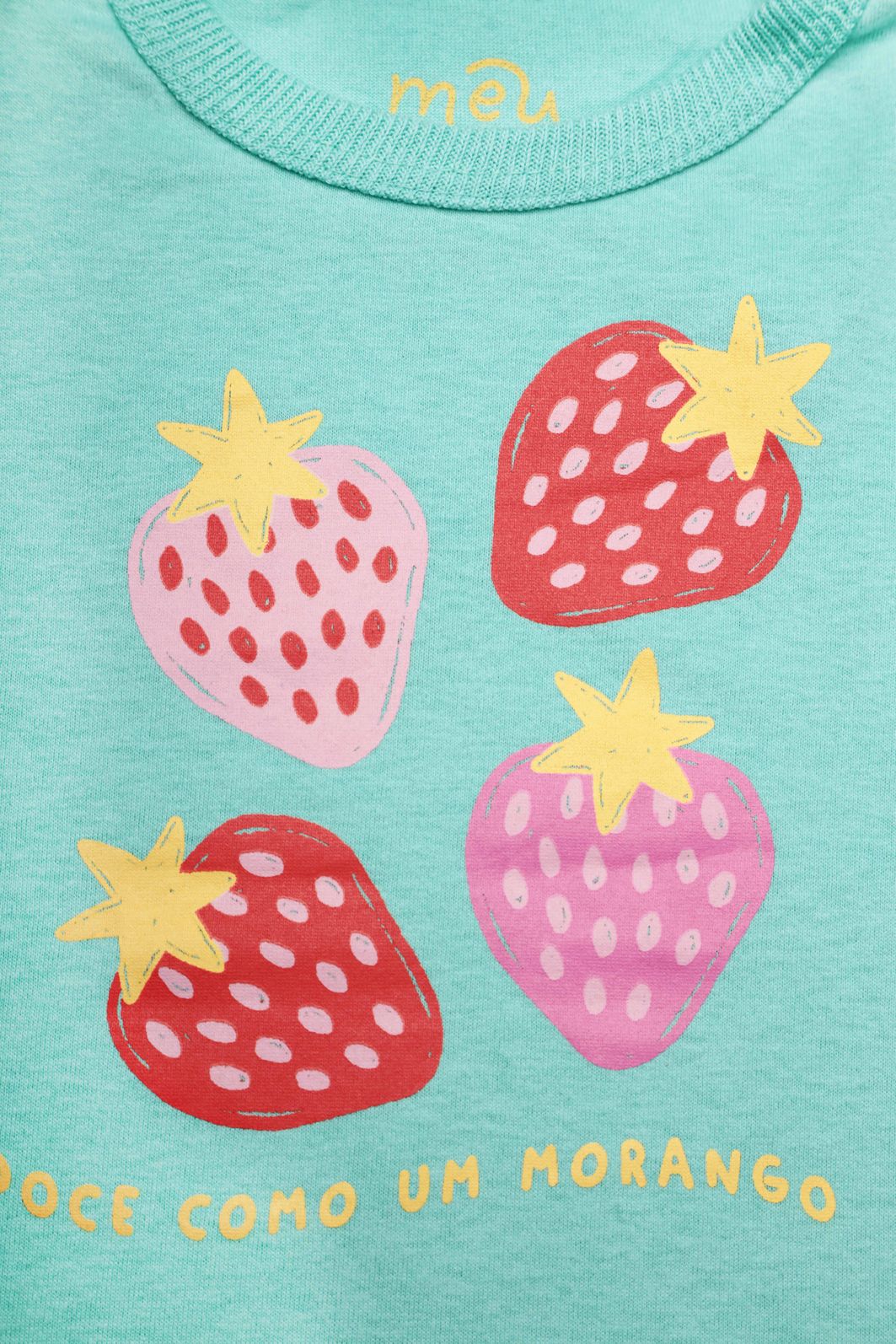 CAMISETA UNISSEX BEBÊ MORANGUINHOS