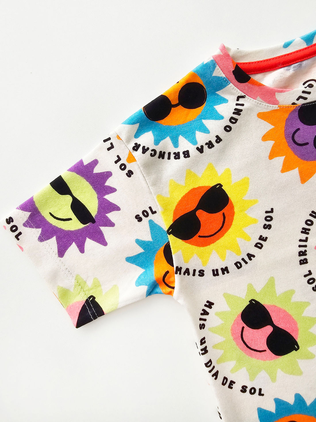 CAMISETA UNISSEX SOL COLORIDO