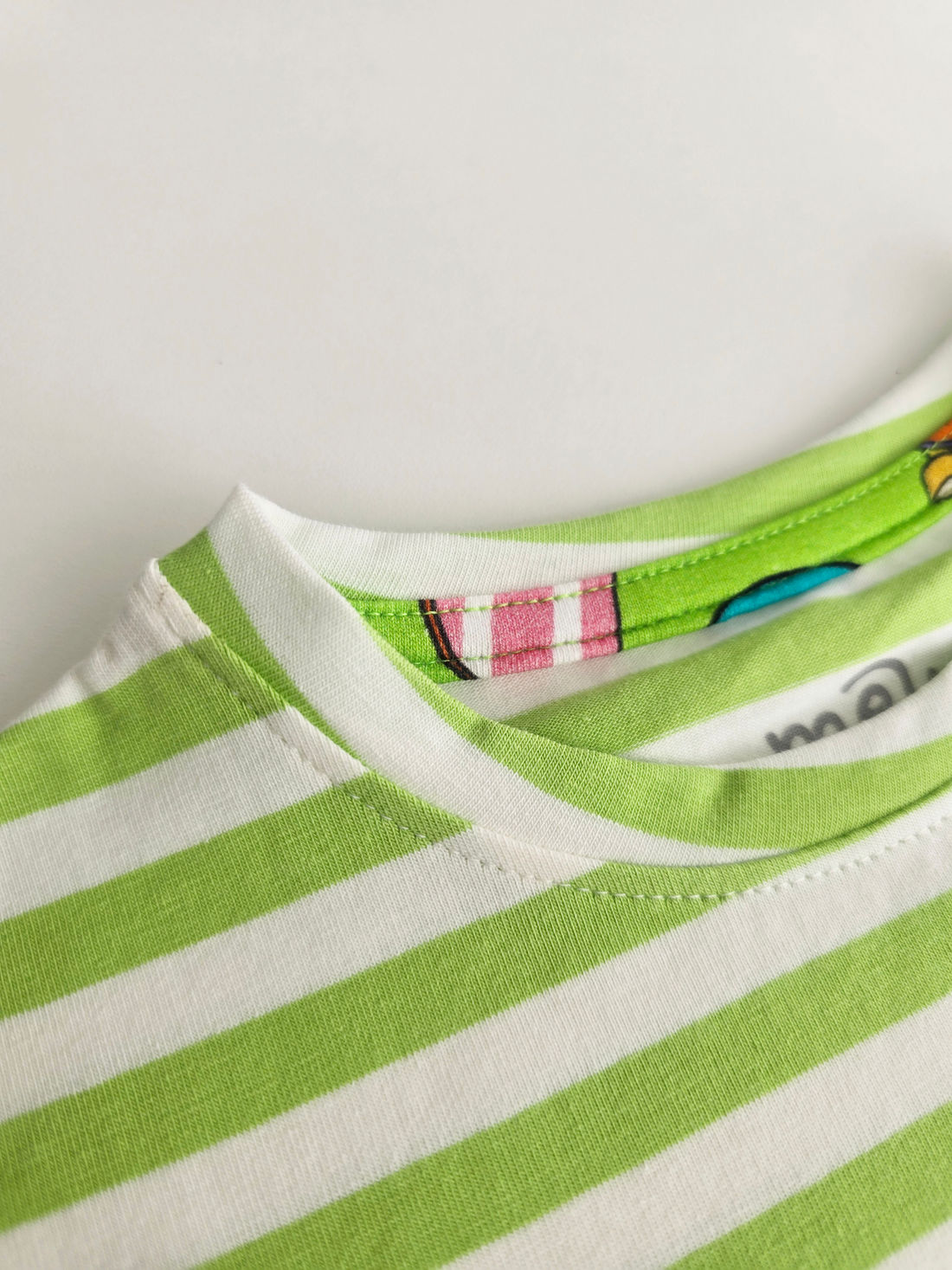 CAMISETA UNISSEX LISTRADA SEJA VOCÊ