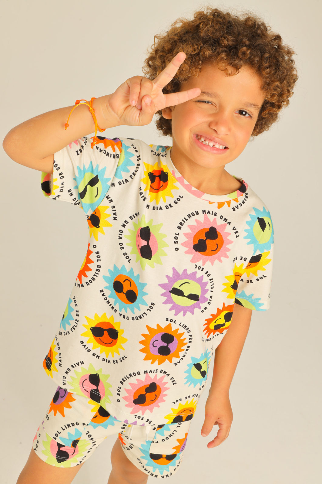 CAMISETA UNISSEX SOL COLORIDO