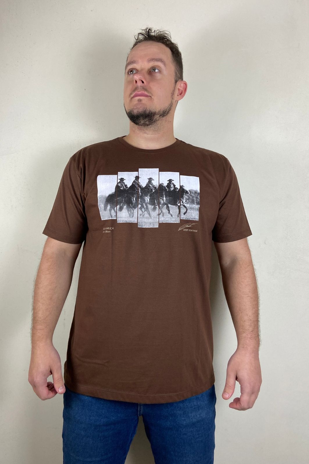 CAMISETA CULTURA MARROM - M114 CAMISETA CULTURA MARROM - M114