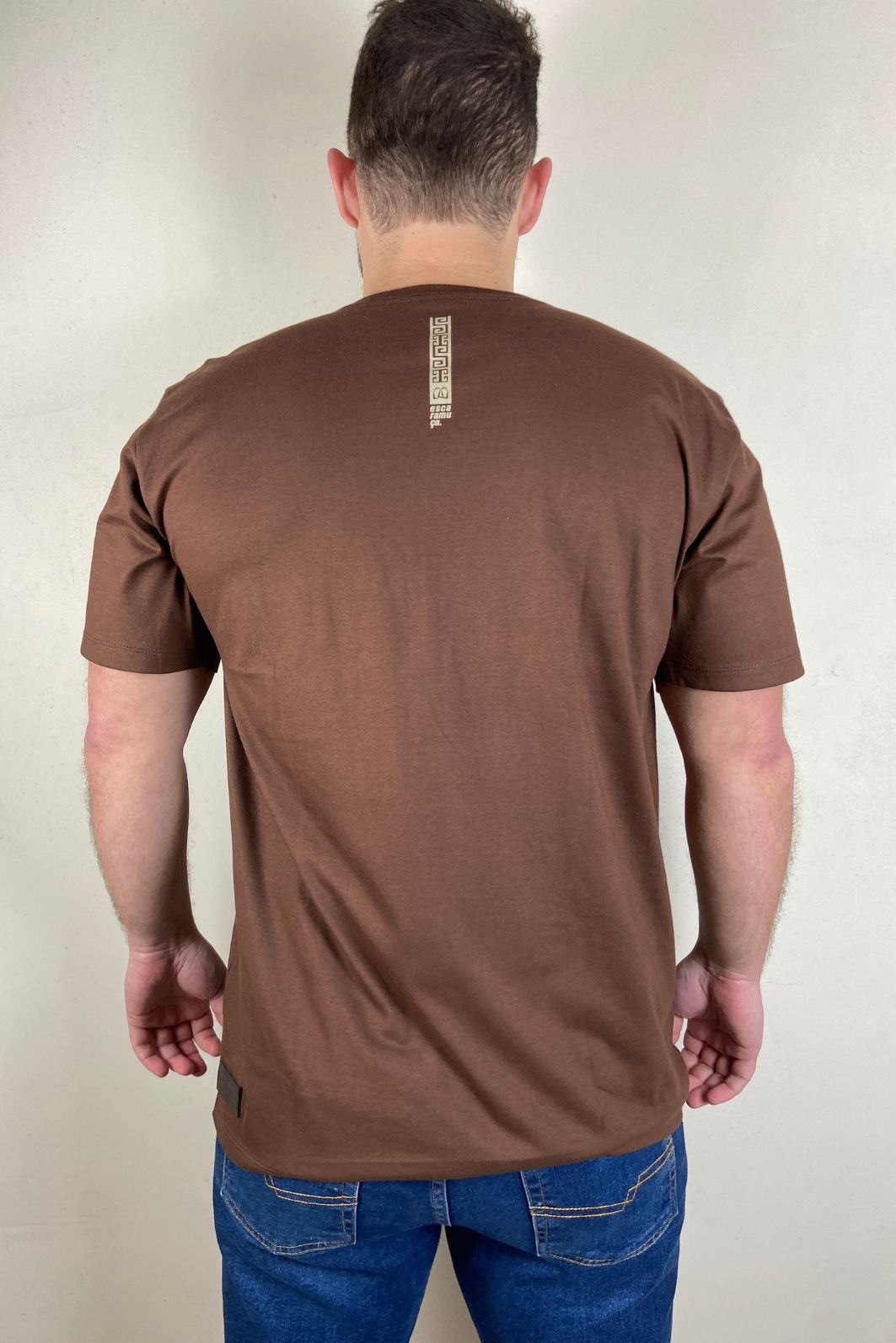 CAMISETA CULTURA MARROM - M114 CAMISETA CULTURA MARROM - M114