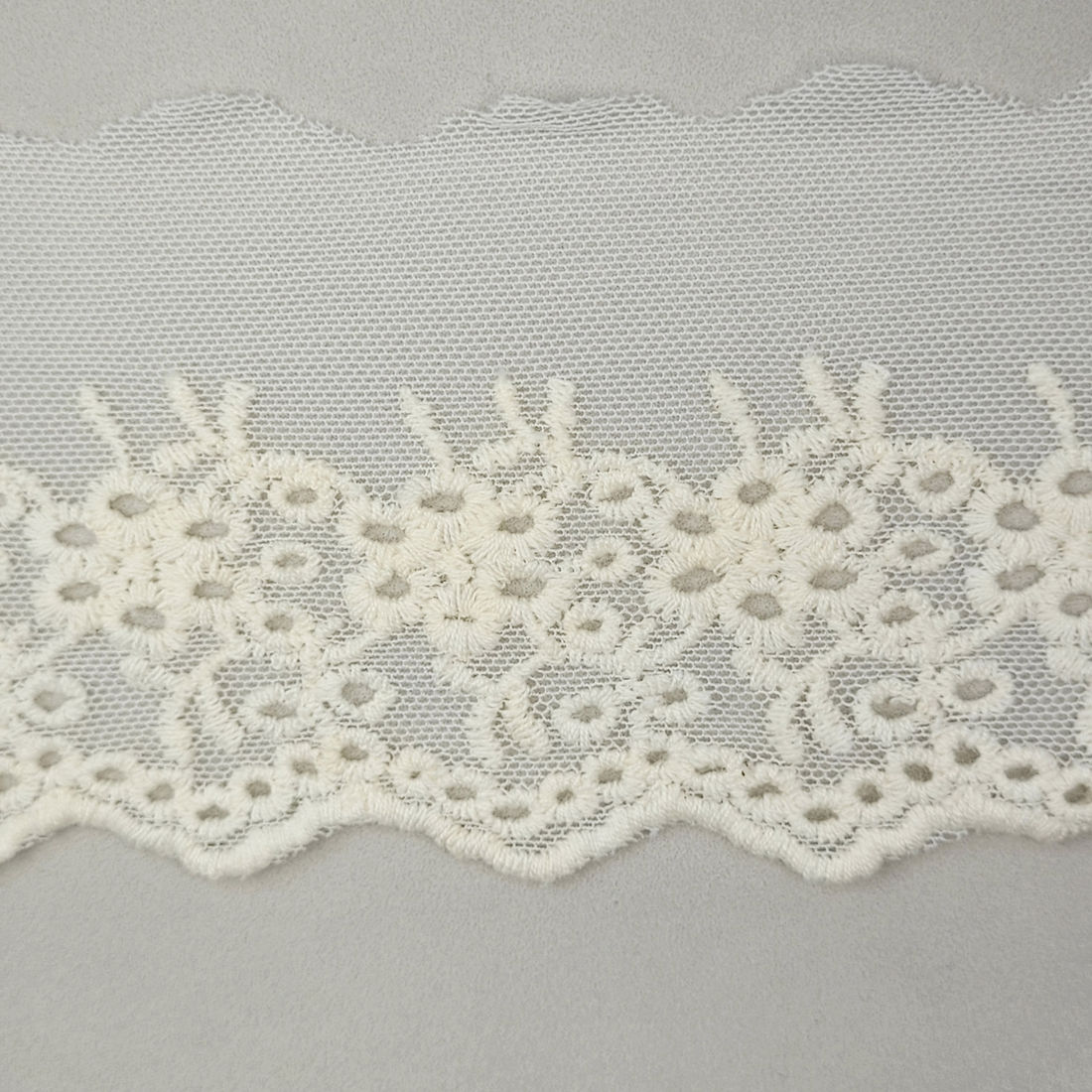 TB 121 - TULE BORDADO OFF WHITE - PREÇO POR PACOTE TB 121 - TULE BORDADO OFF WHITE - PREÇO POR PACOTE