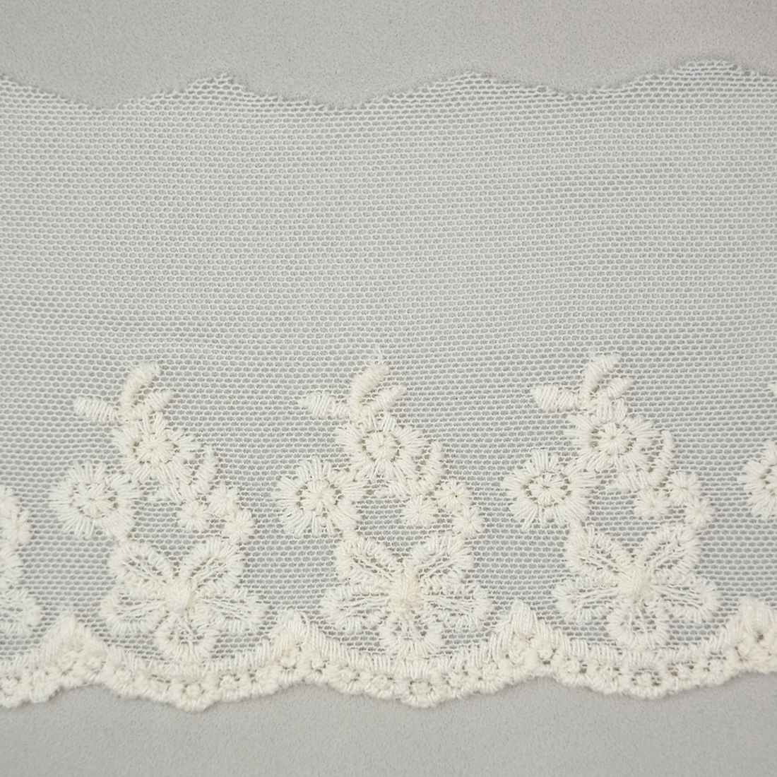 TB 107 - TULE BORDADO OFF WHITE - PREÇO POR PACOTE