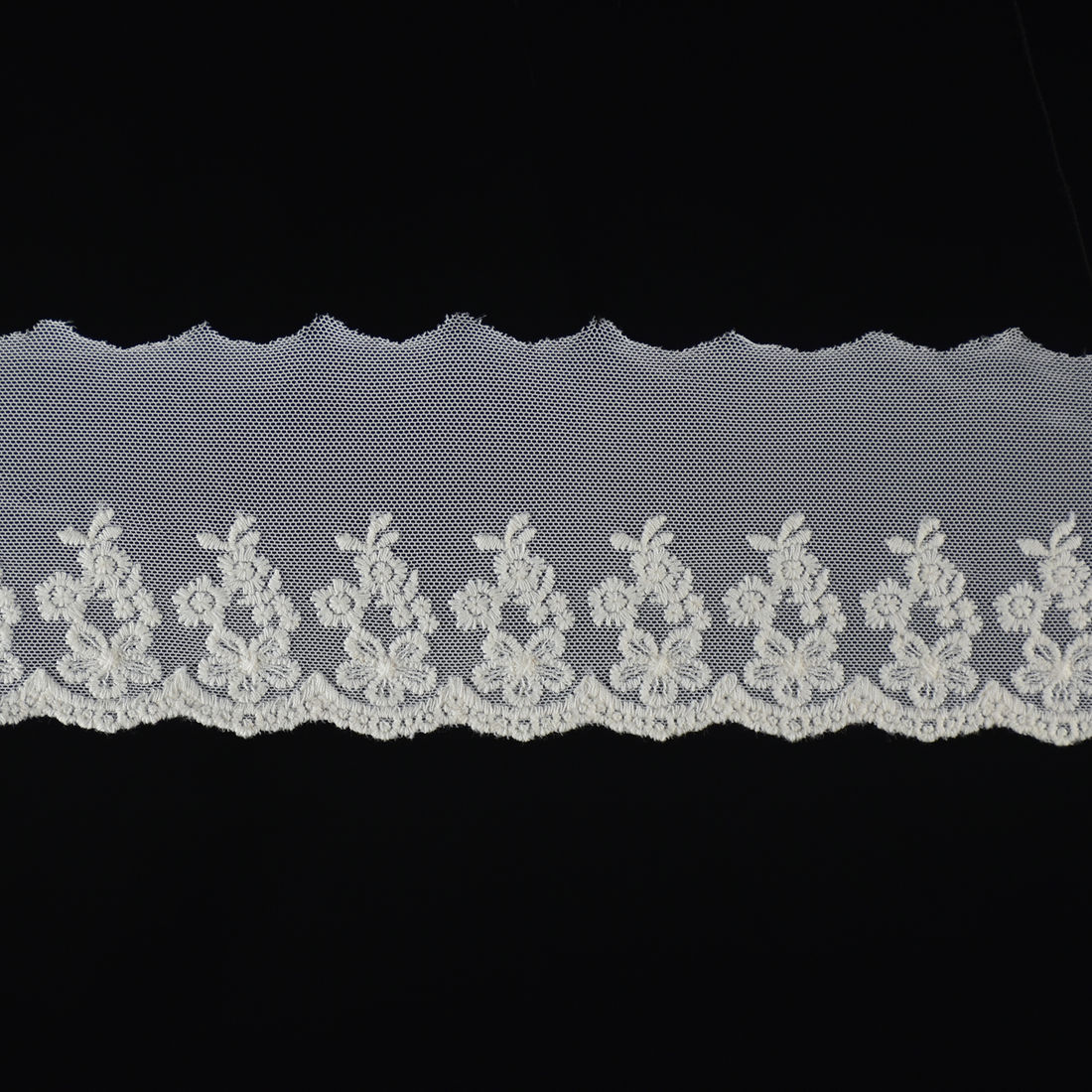 TB 107 - TULE BORDADO OFF WHITE - PREÇO POR PACOTE