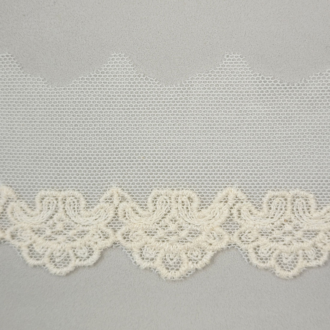TB 143 - TULE BORDADO OFF WHITE - PREÇO POR PACOTE TB 143 - TULE BORDADO OFF WHITE - PREÇO POR PACOTE