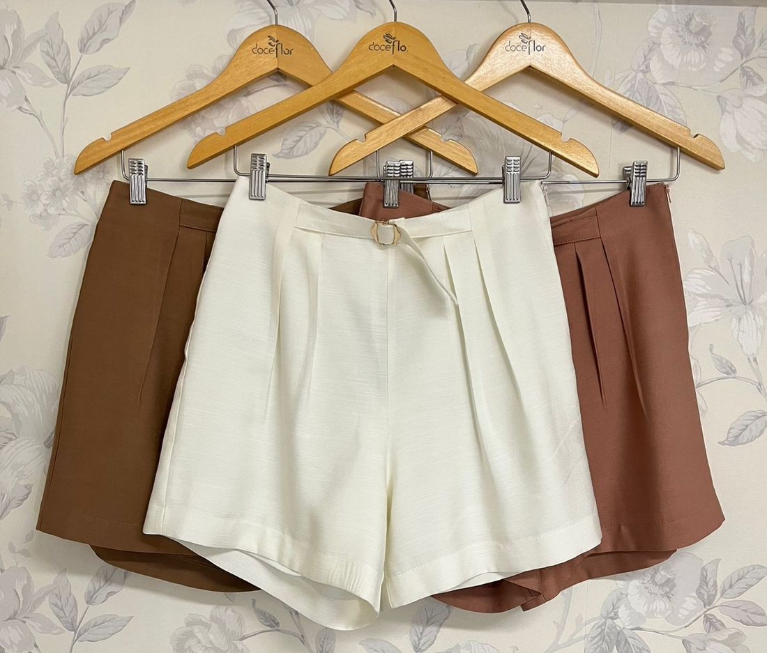 Short Com Pregas- Doce Flor